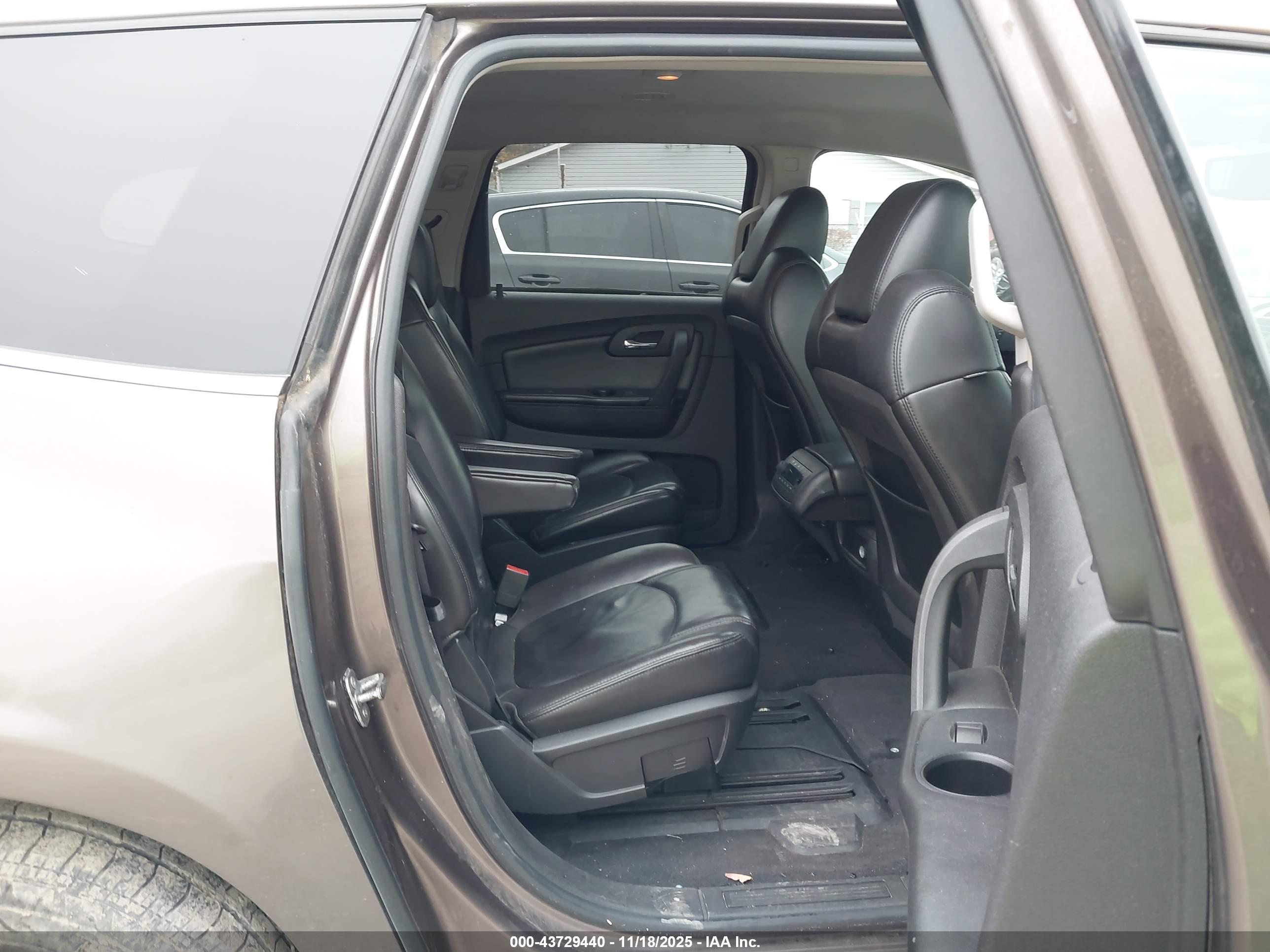 CHEVROLET TRAVERSE image 8
