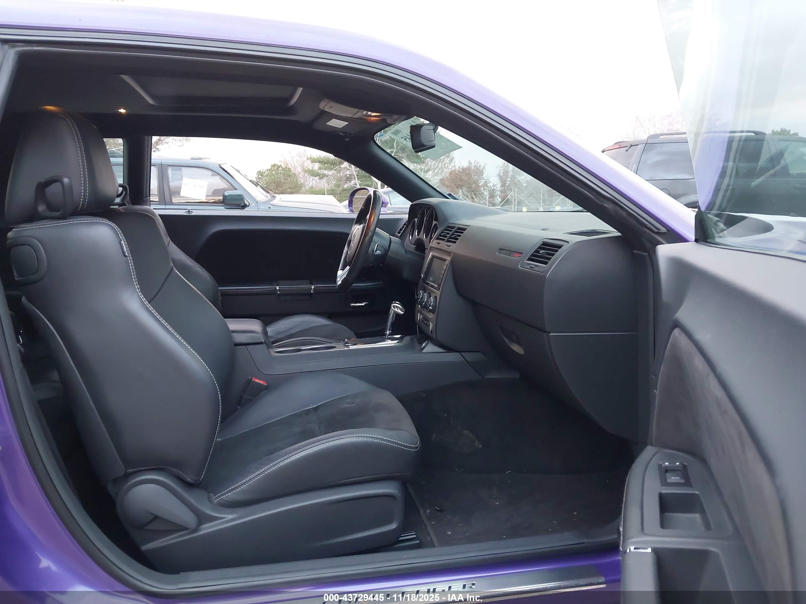 DODGE CHALLENGER image 5