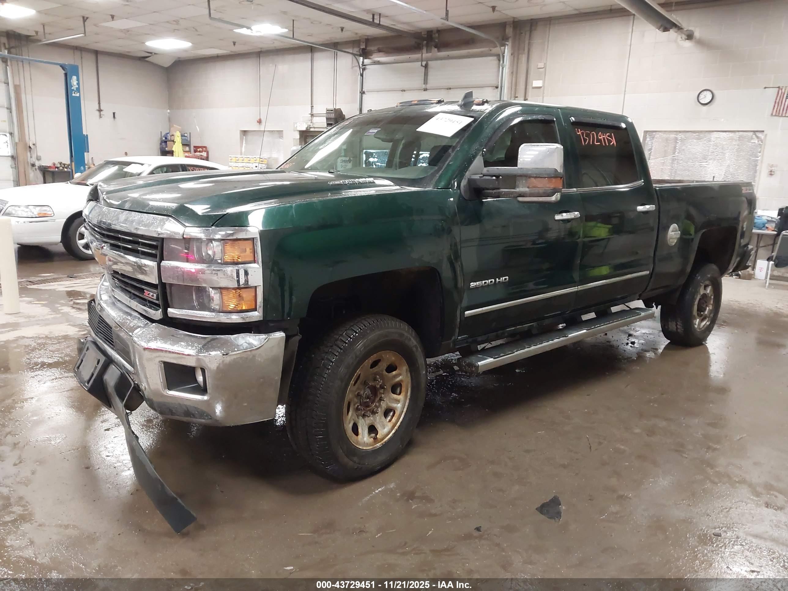 CHEVROLET SILVERADO image 2