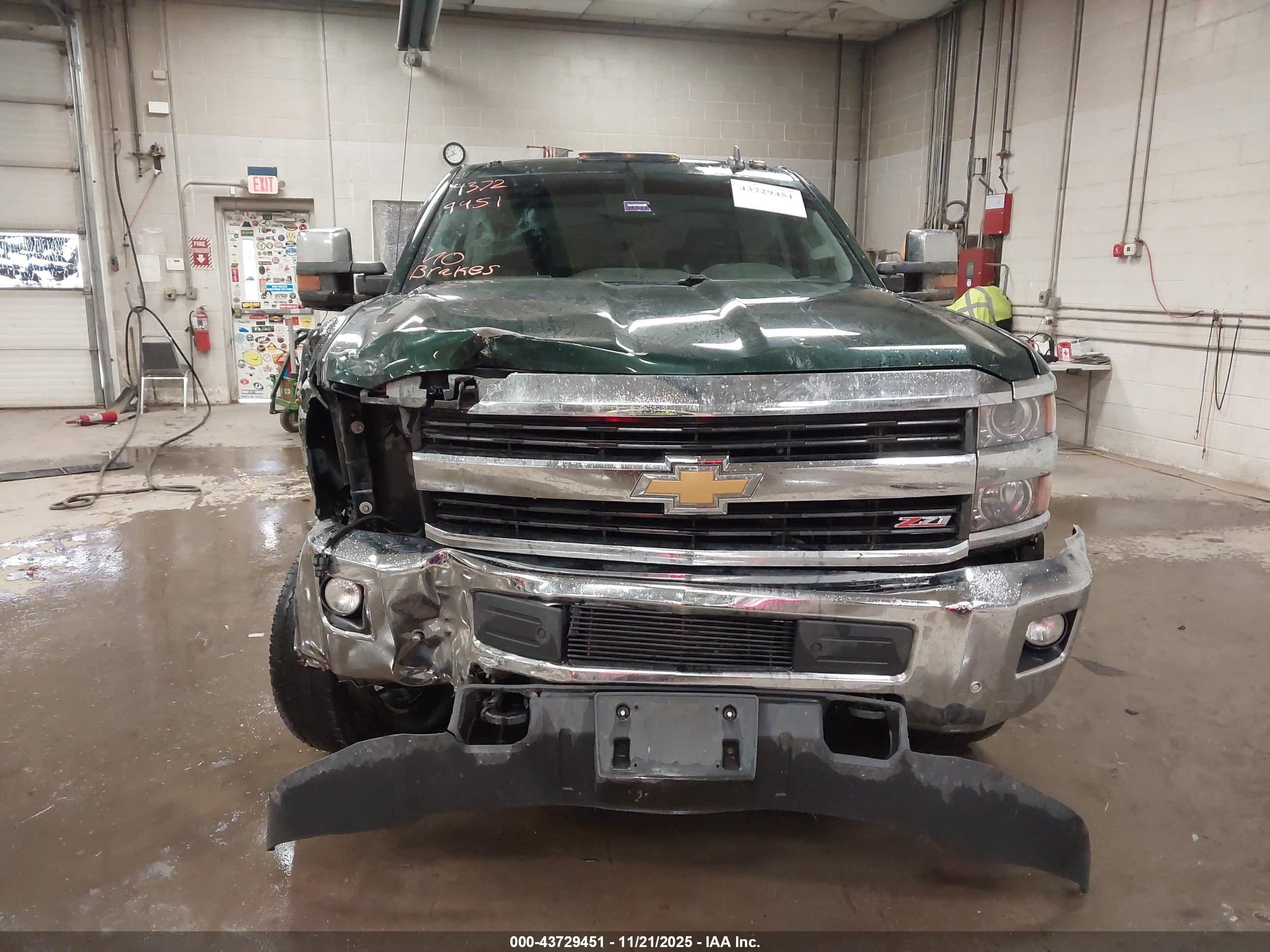 CHEVROLET SILVERADO image 6