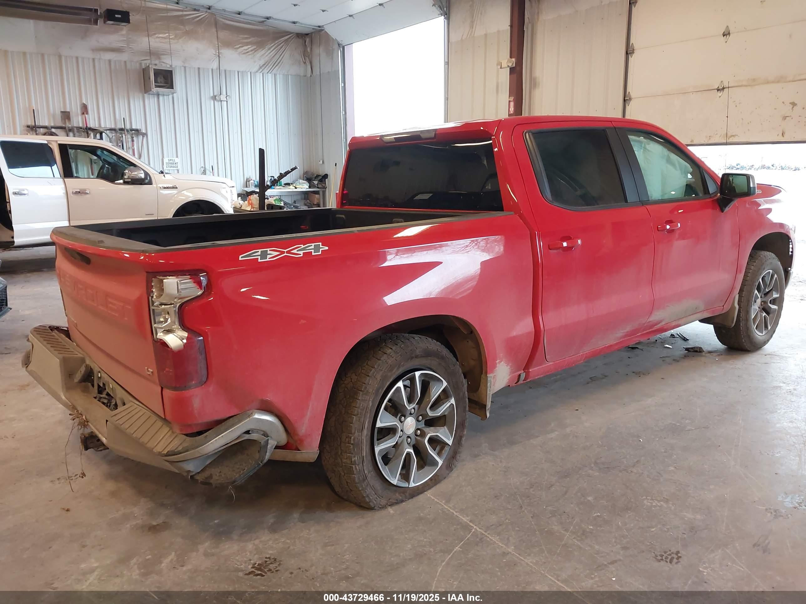 CHEVROLET SILVERADO image 4