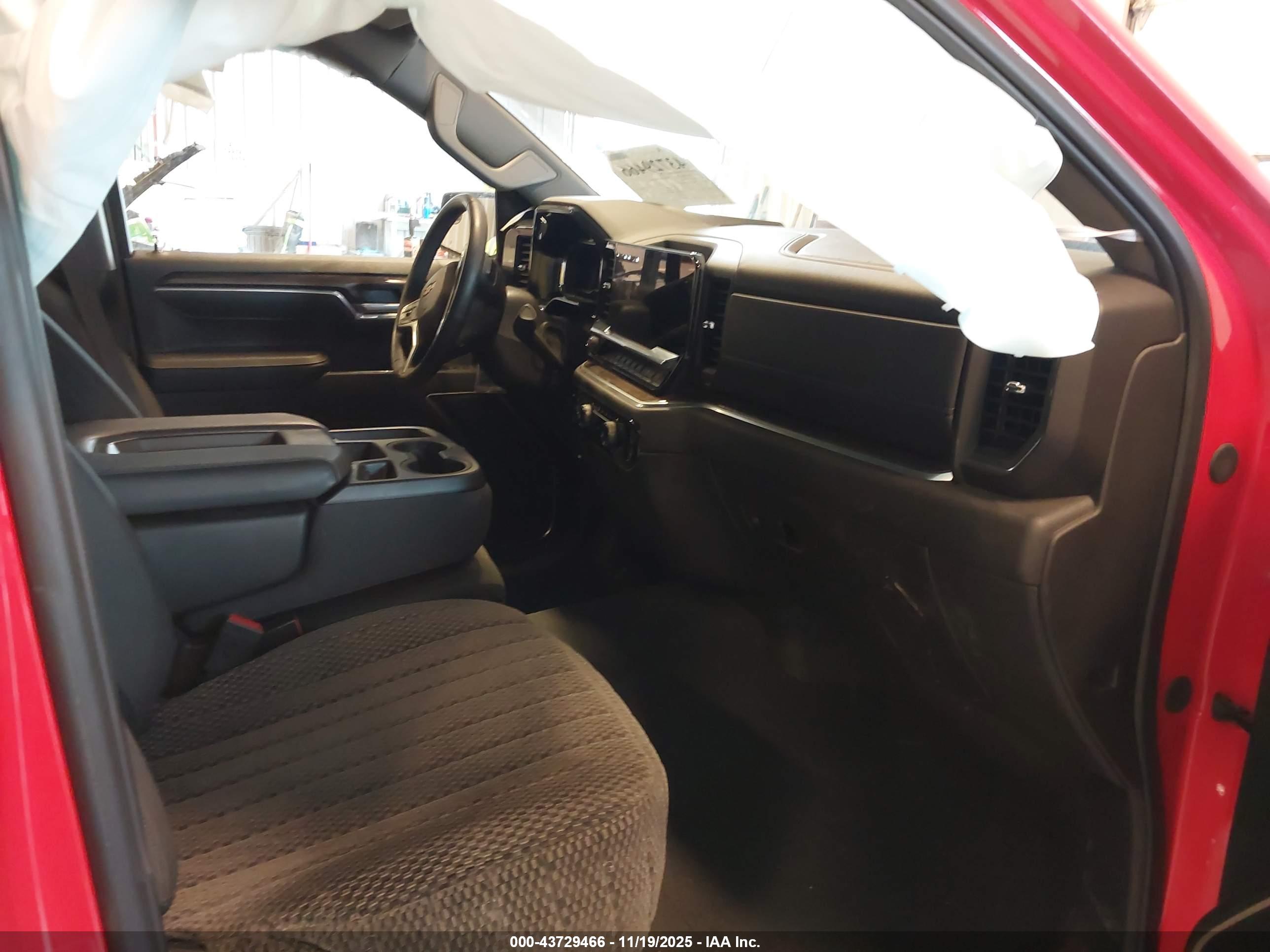 CHEVROLET SILVERADO image 5