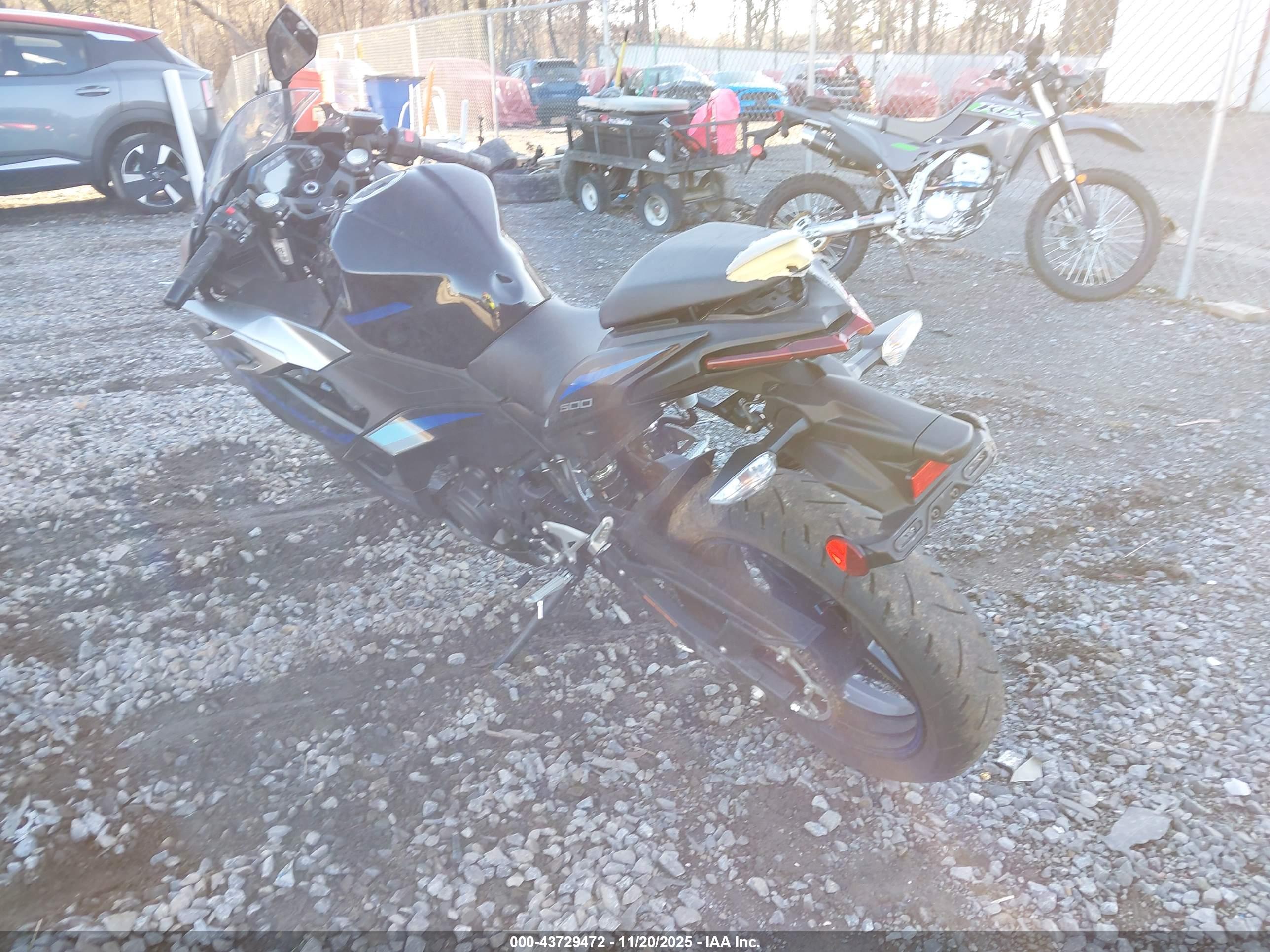 KAWASAKI EX500 image 3