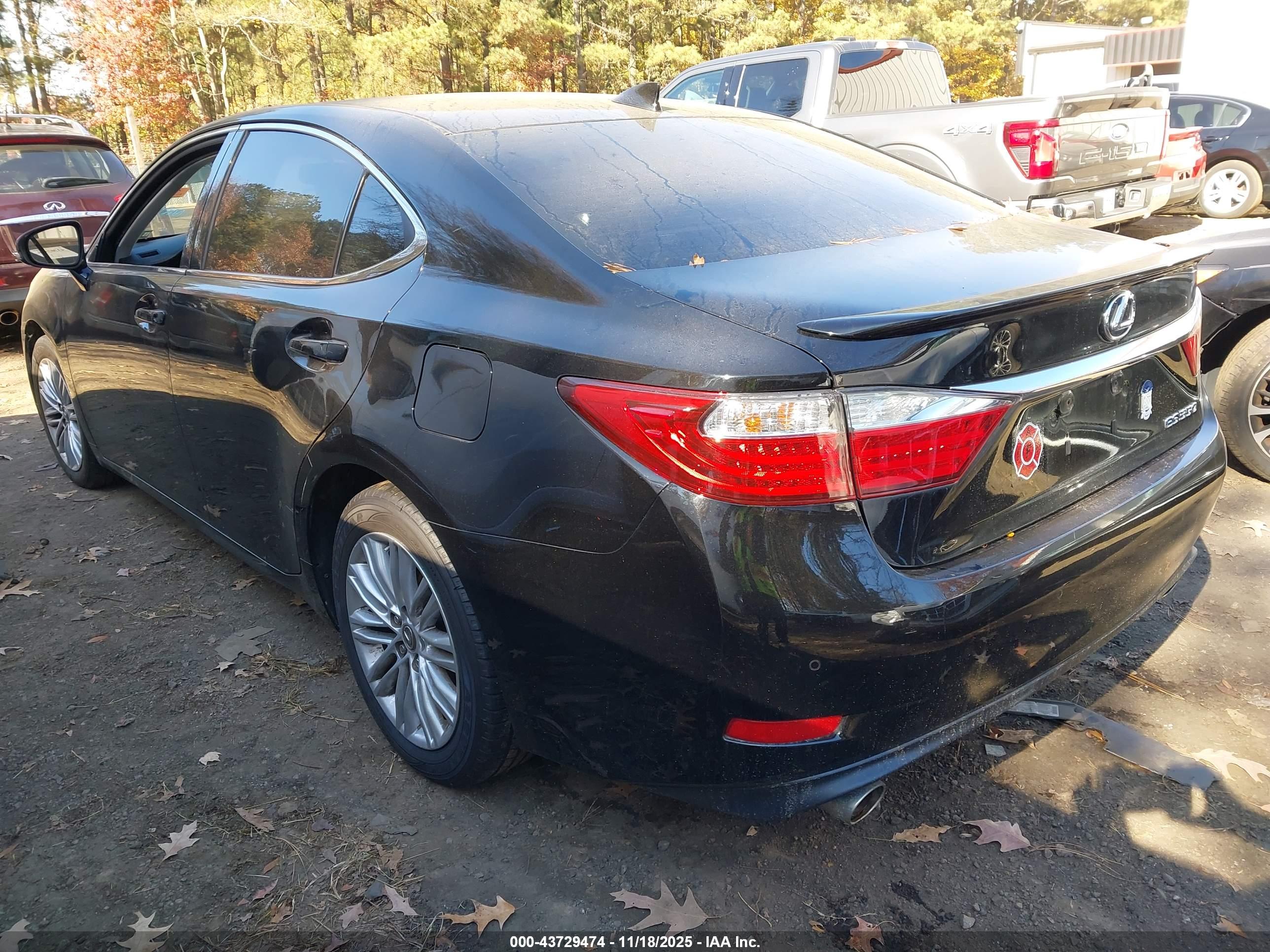 LEXUS ES image 3