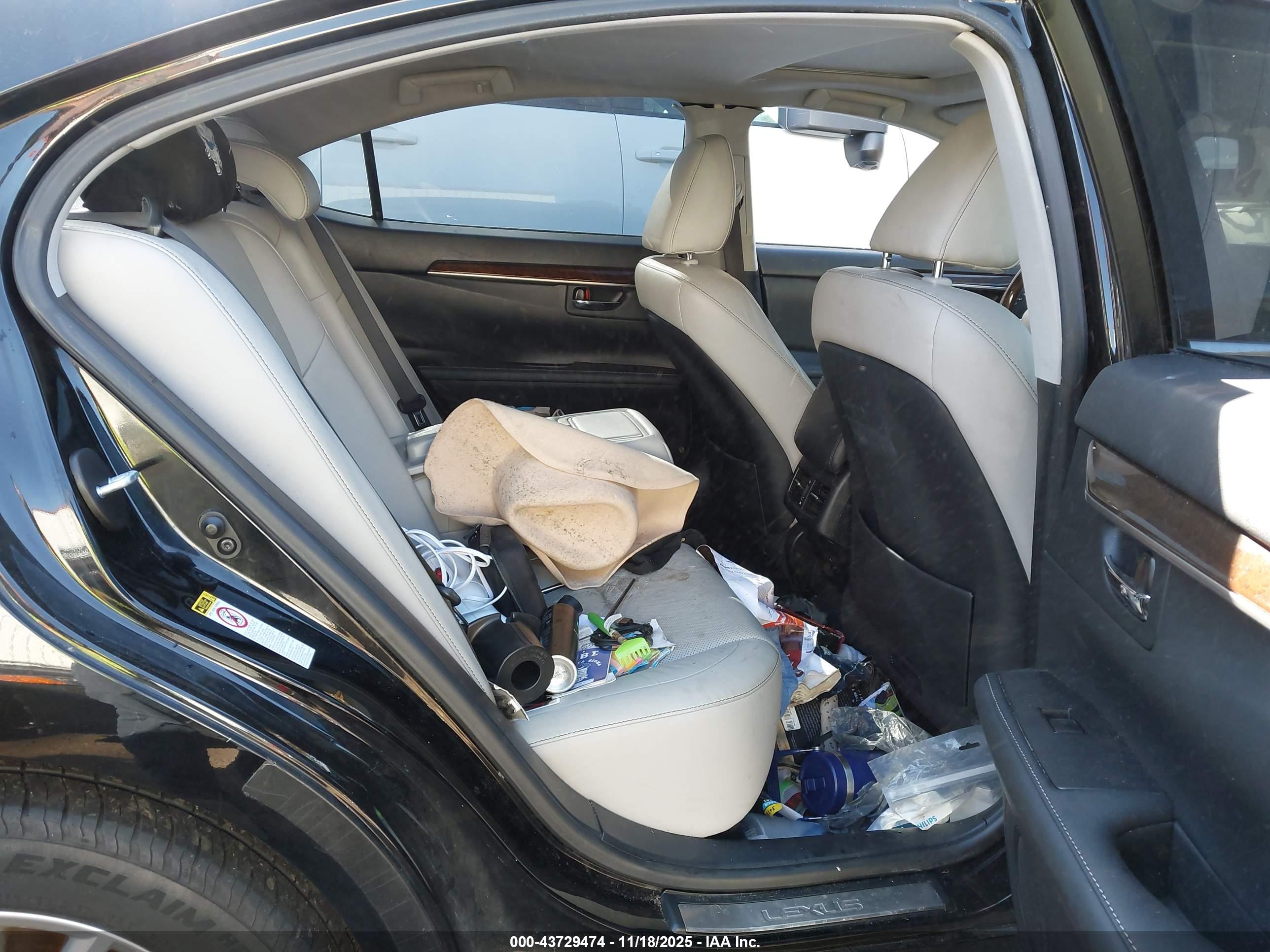 LEXUS ES image 8