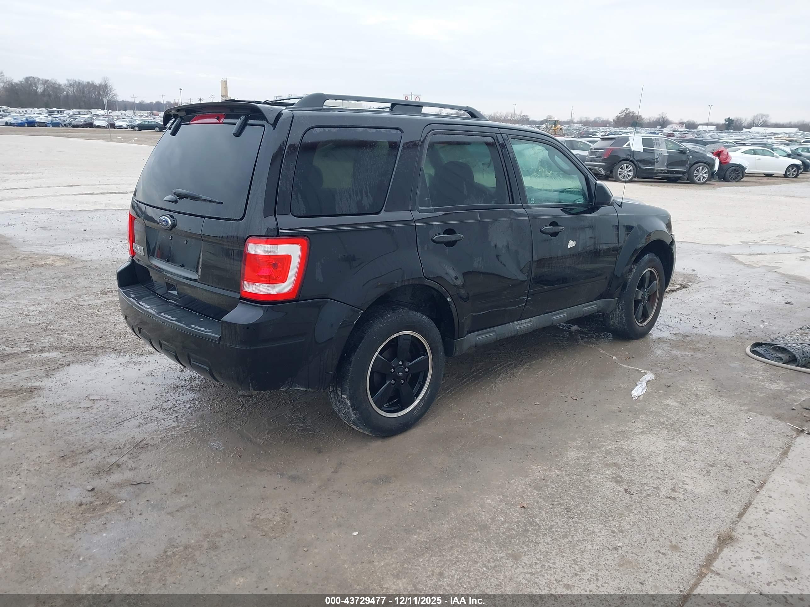 FORD ESCAPE image 4