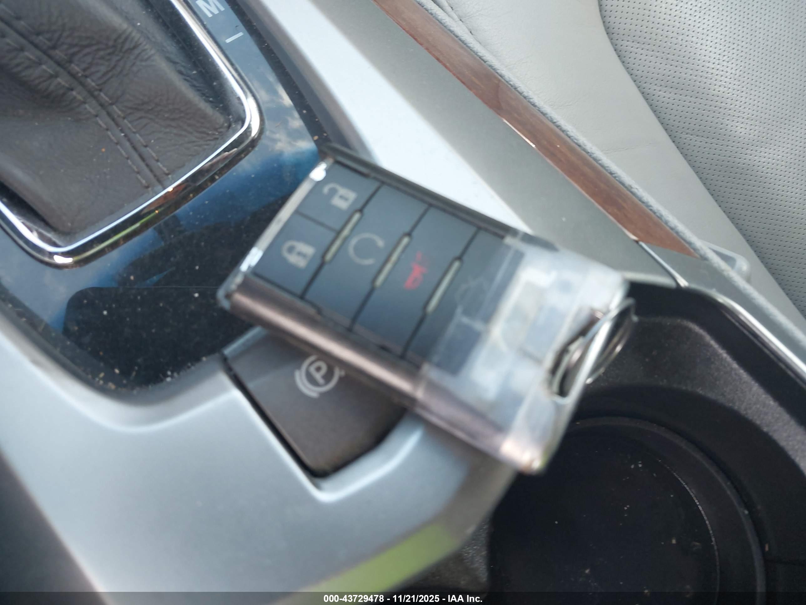 CADILLAC CTS image 11
