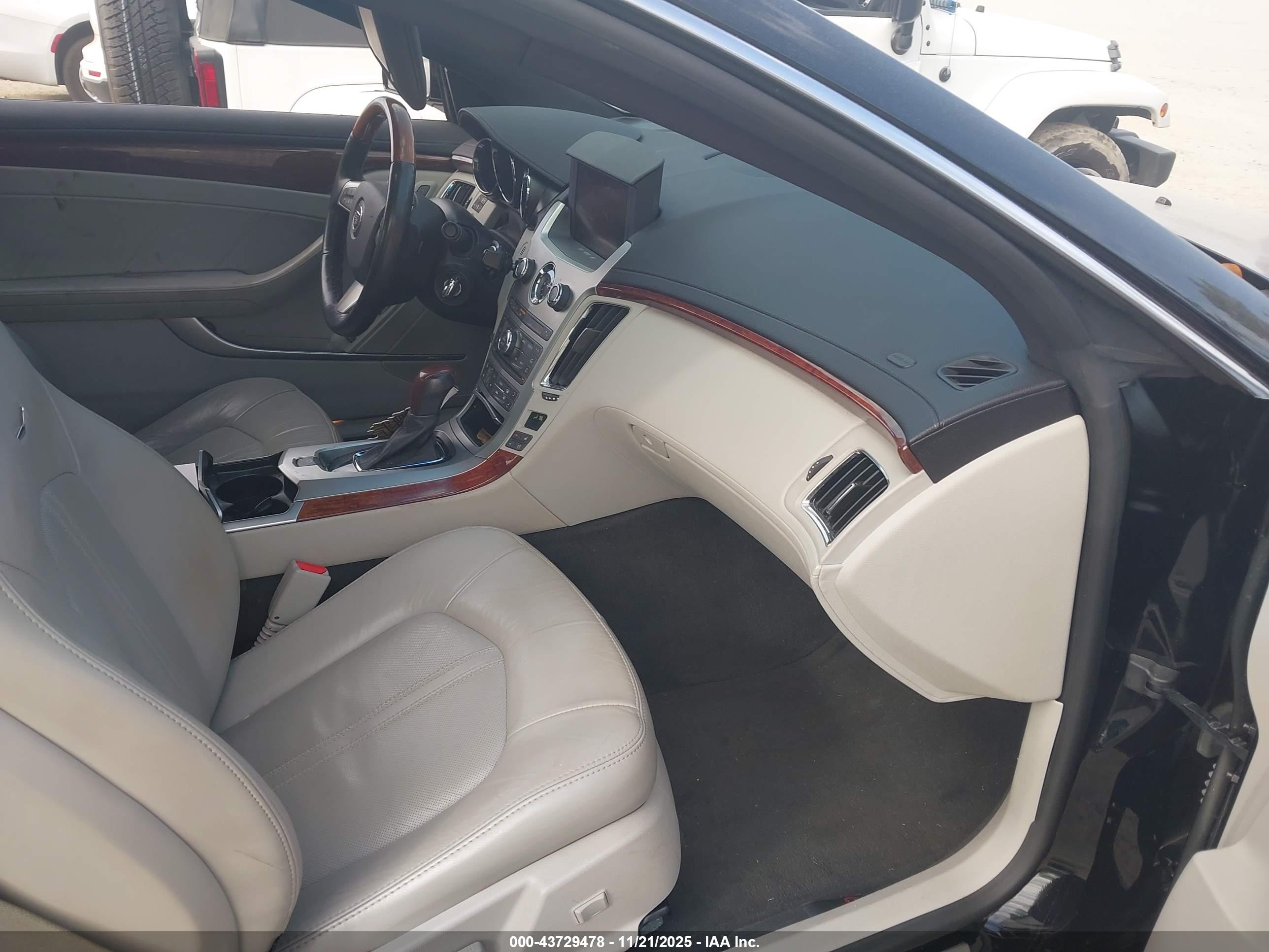 CADILLAC CTS image 5