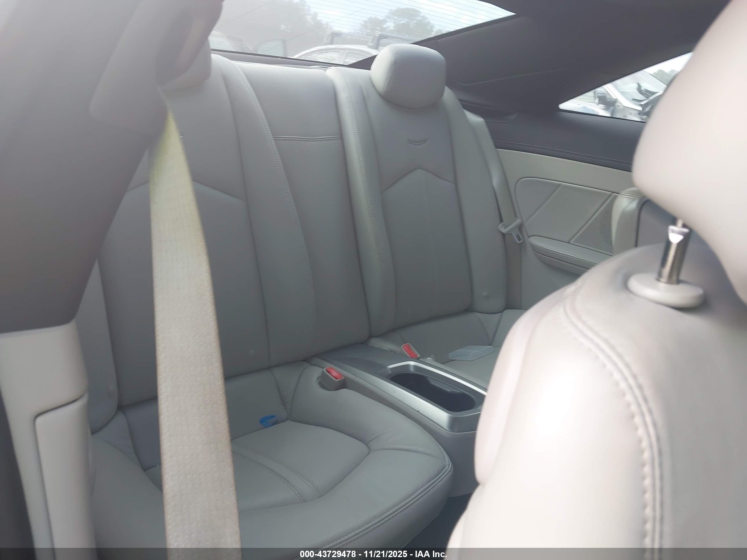 CADILLAC CTS image 8