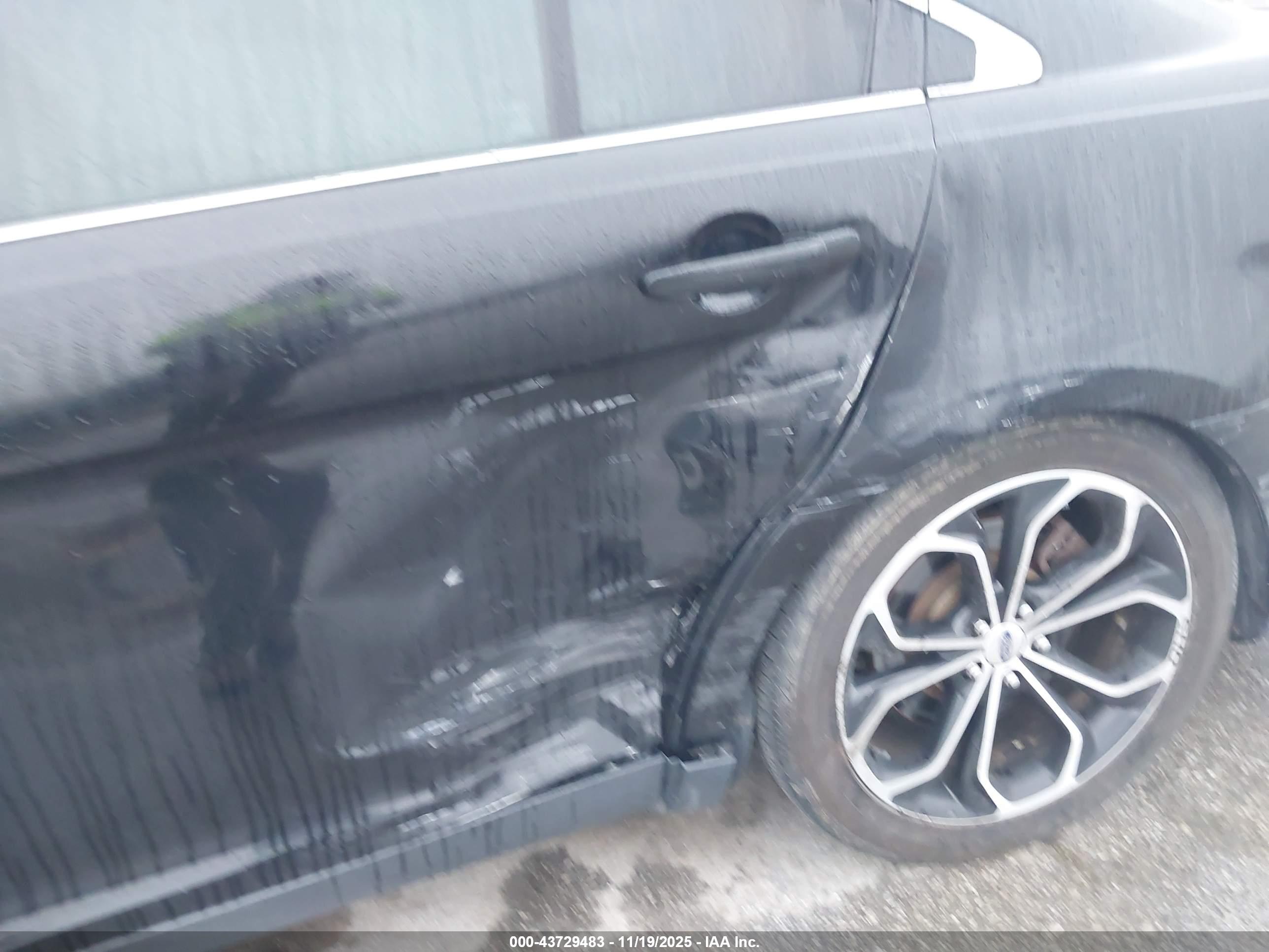 FORD TAURUS image 6