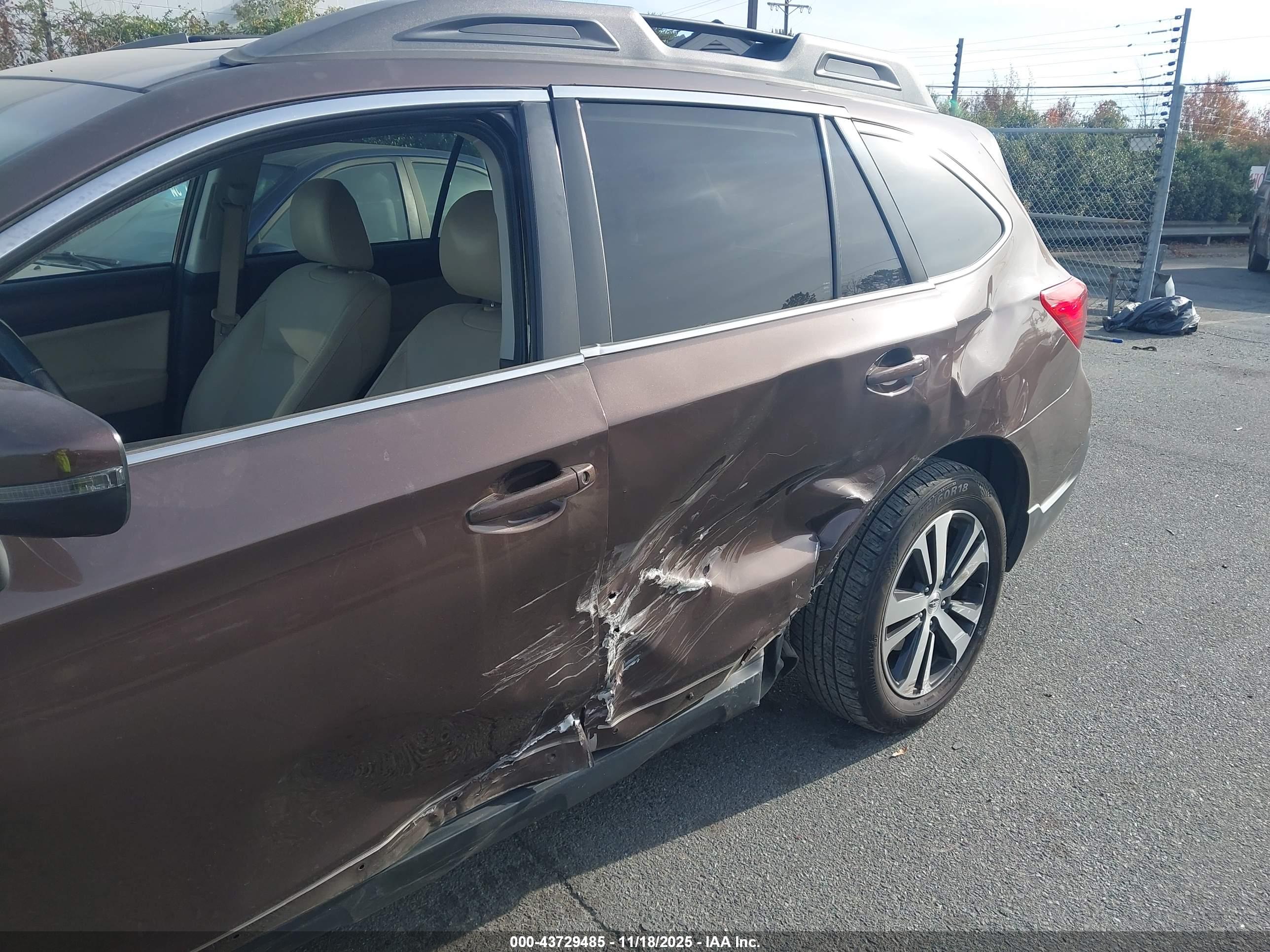 SUBARU OUTBACK image 6