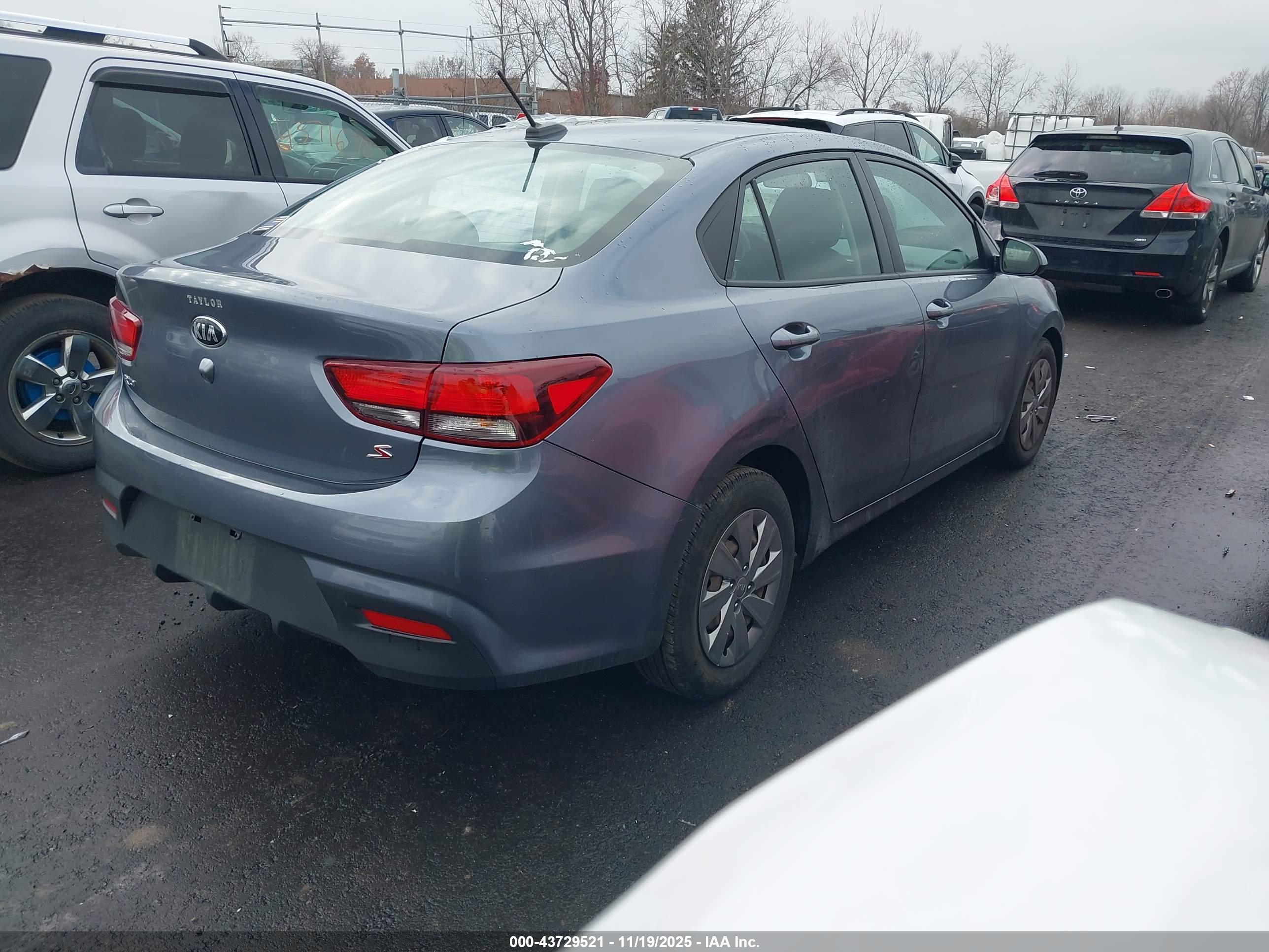KIA RIO image 4