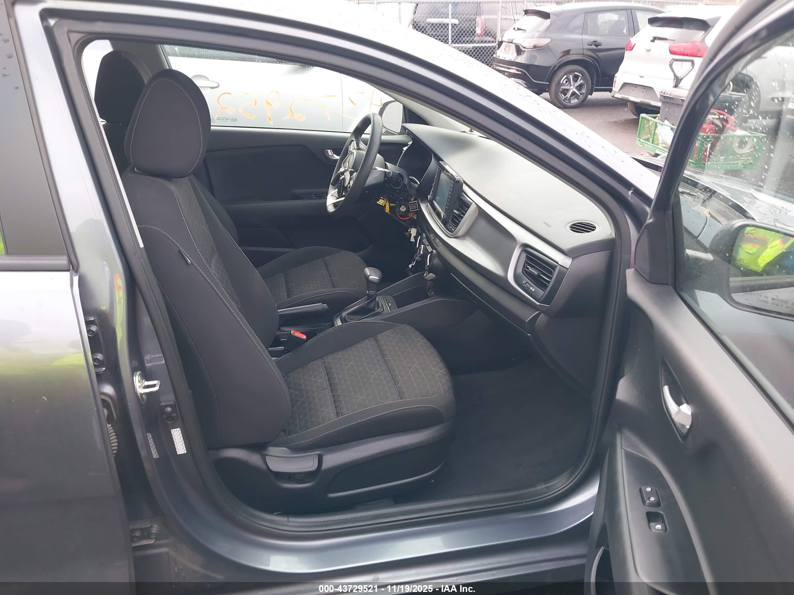 KIA RIO image 5