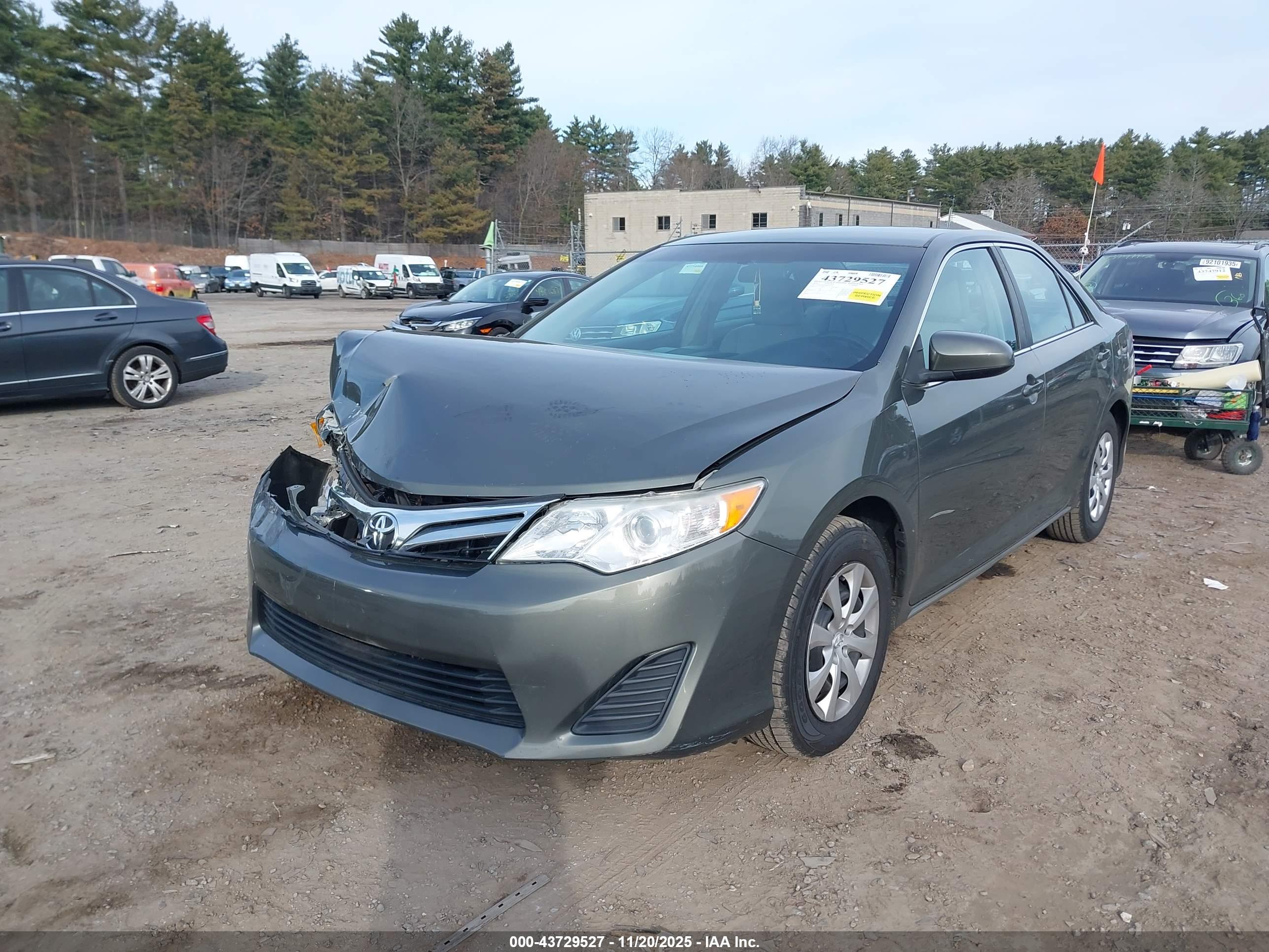 TOYOTA CAMRY image 2