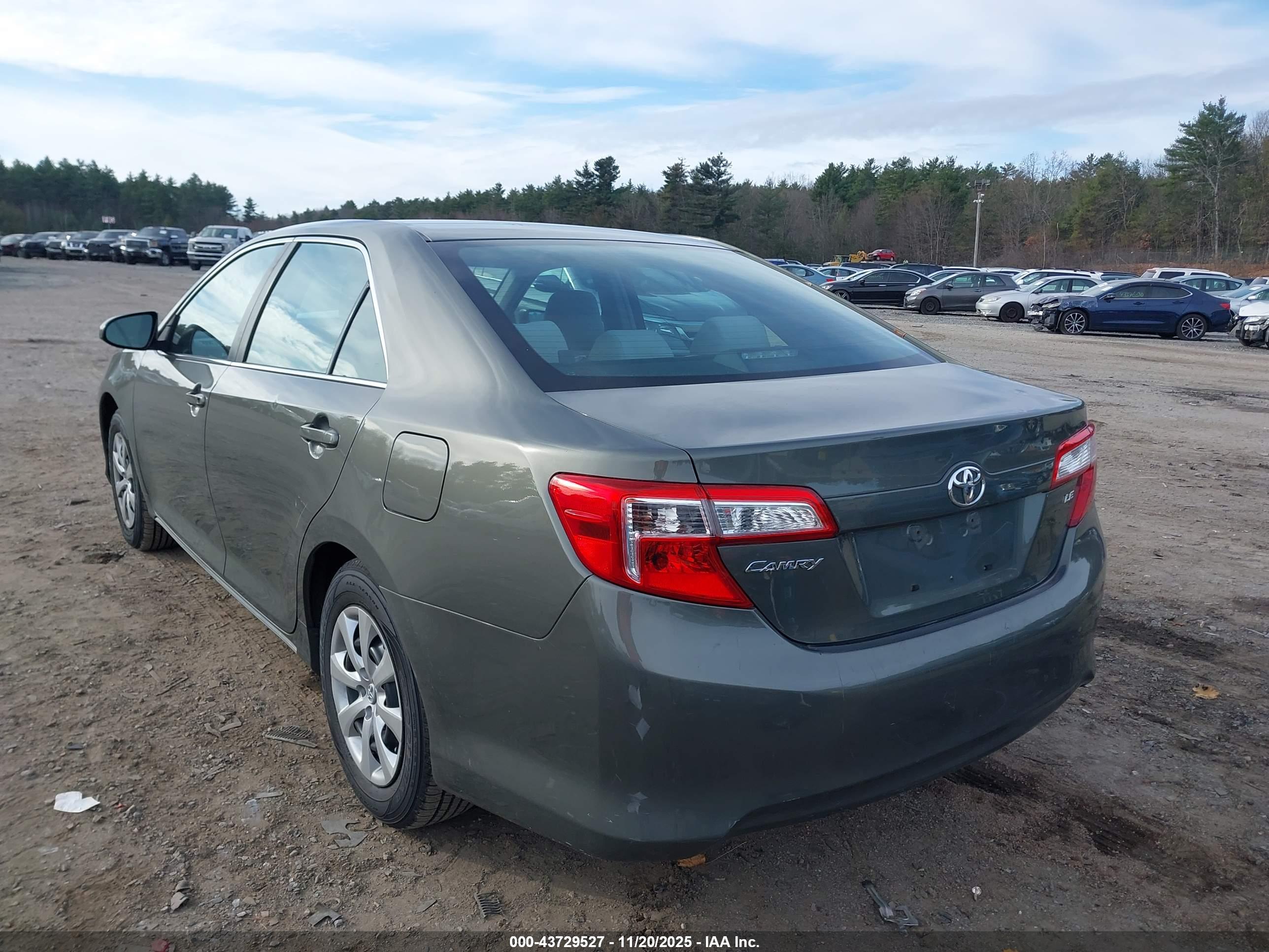 TOYOTA CAMRY image 3
