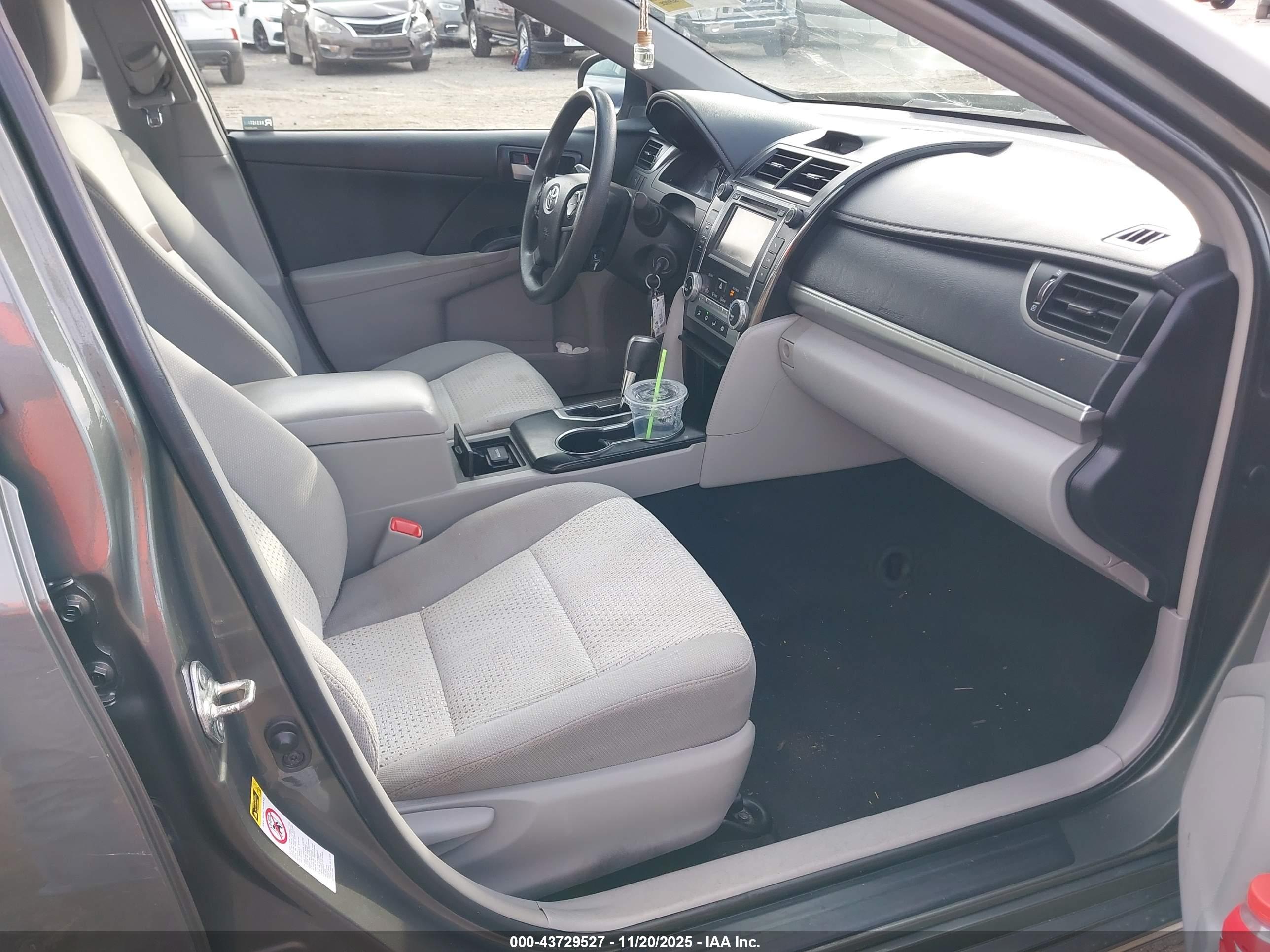 TOYOTA CAMRY image 5