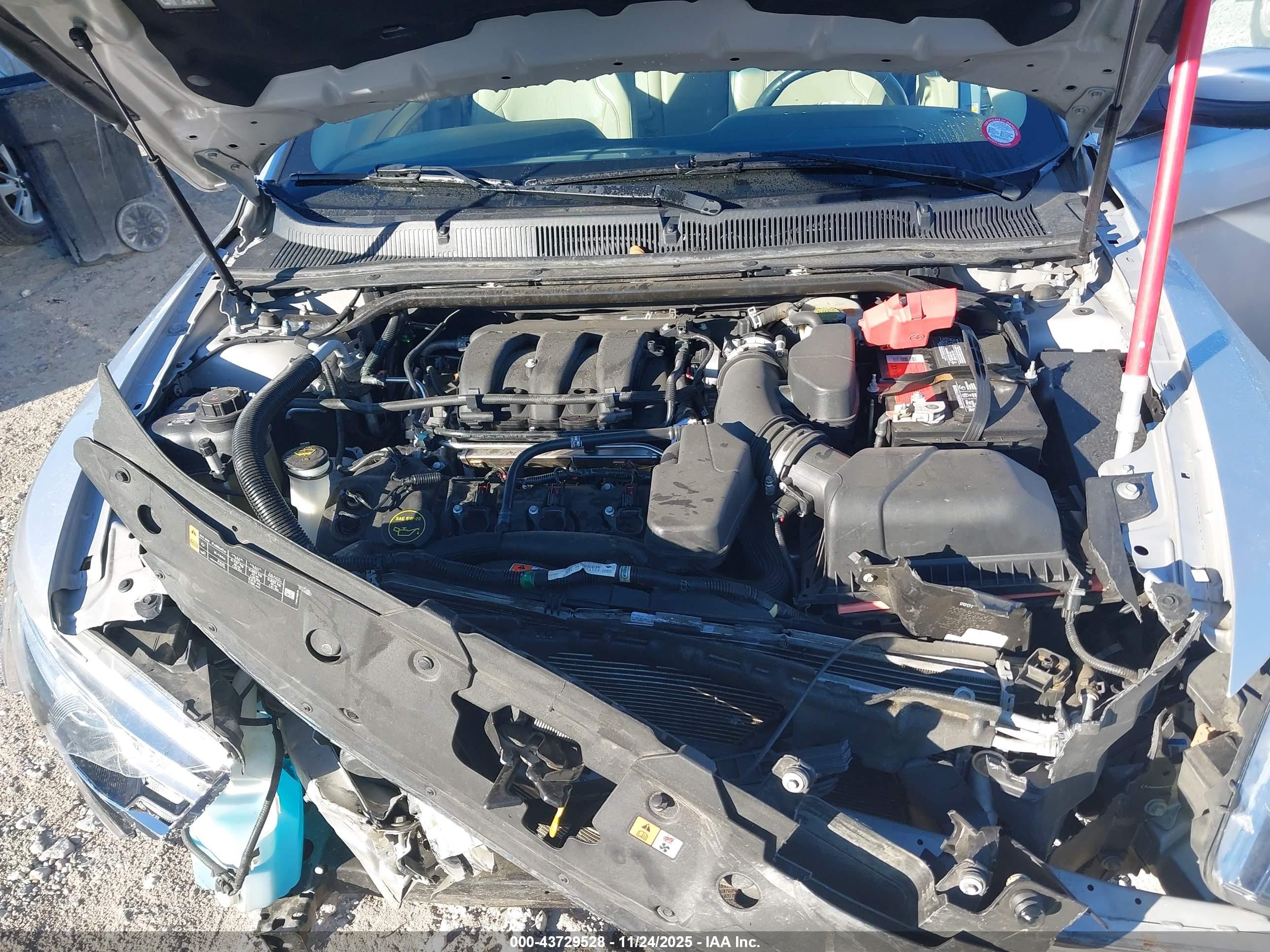 FORD TAURUS image 10