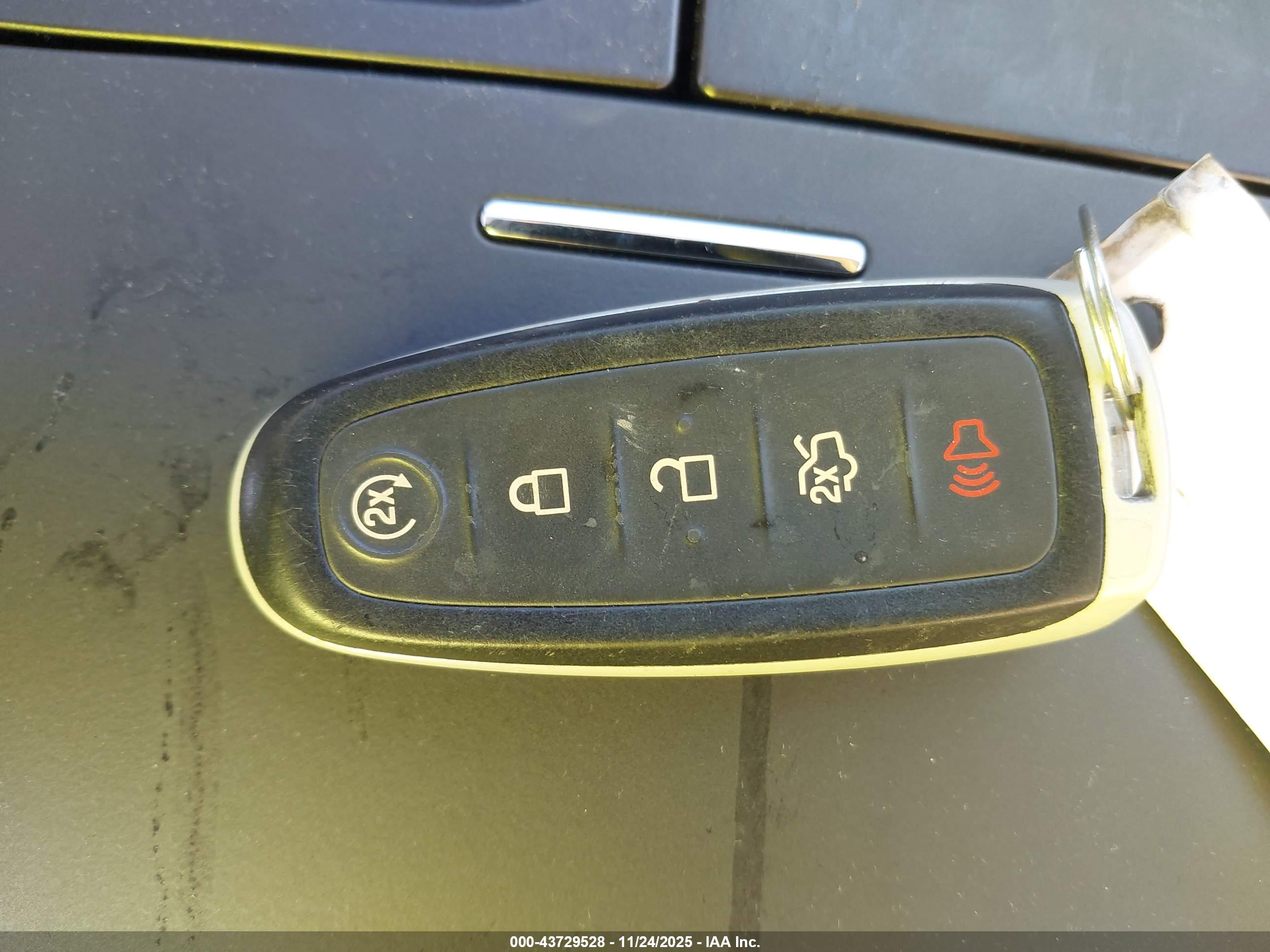 FORD TAURUS image 11