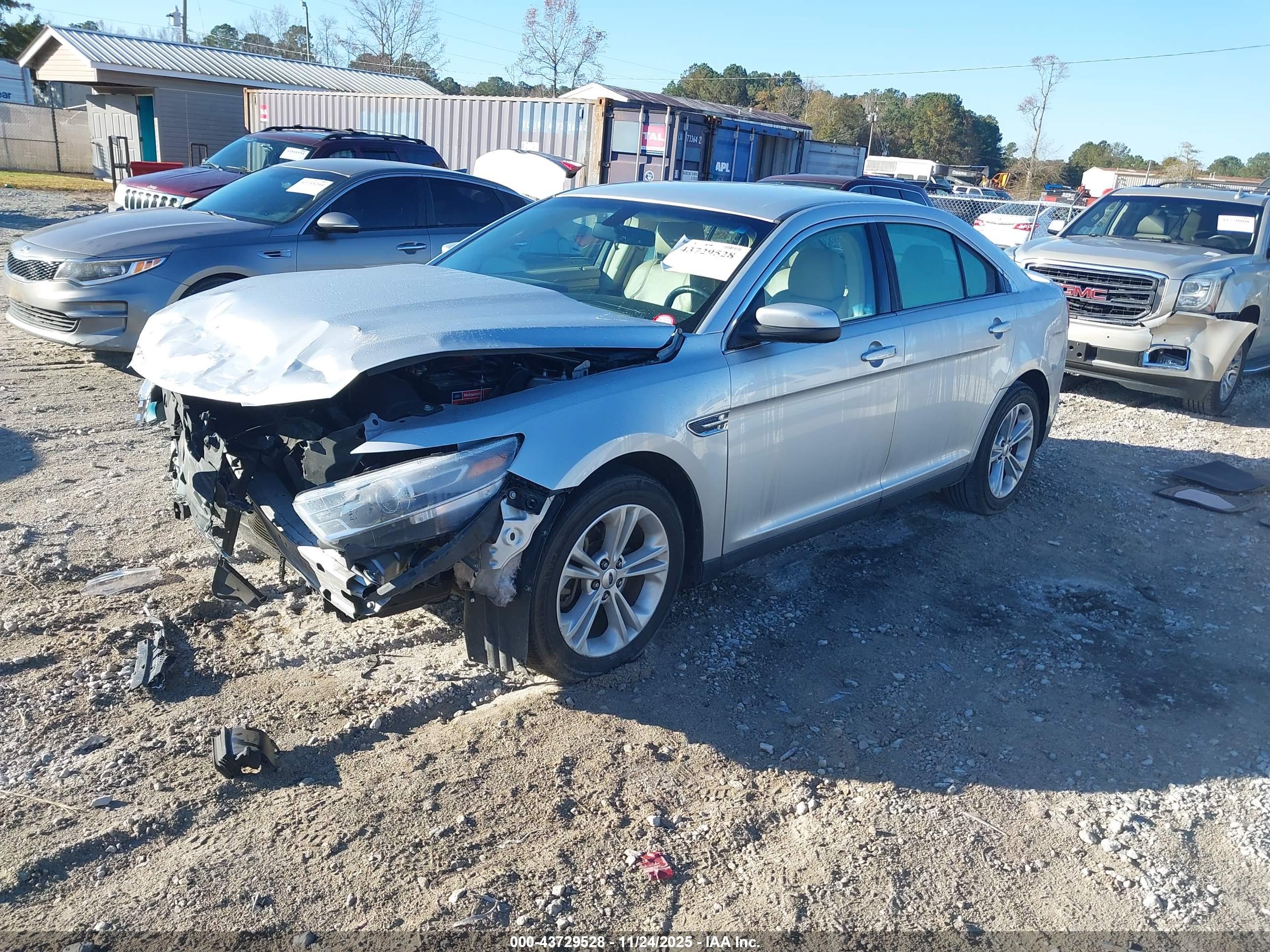 FORD TAURUS image 2