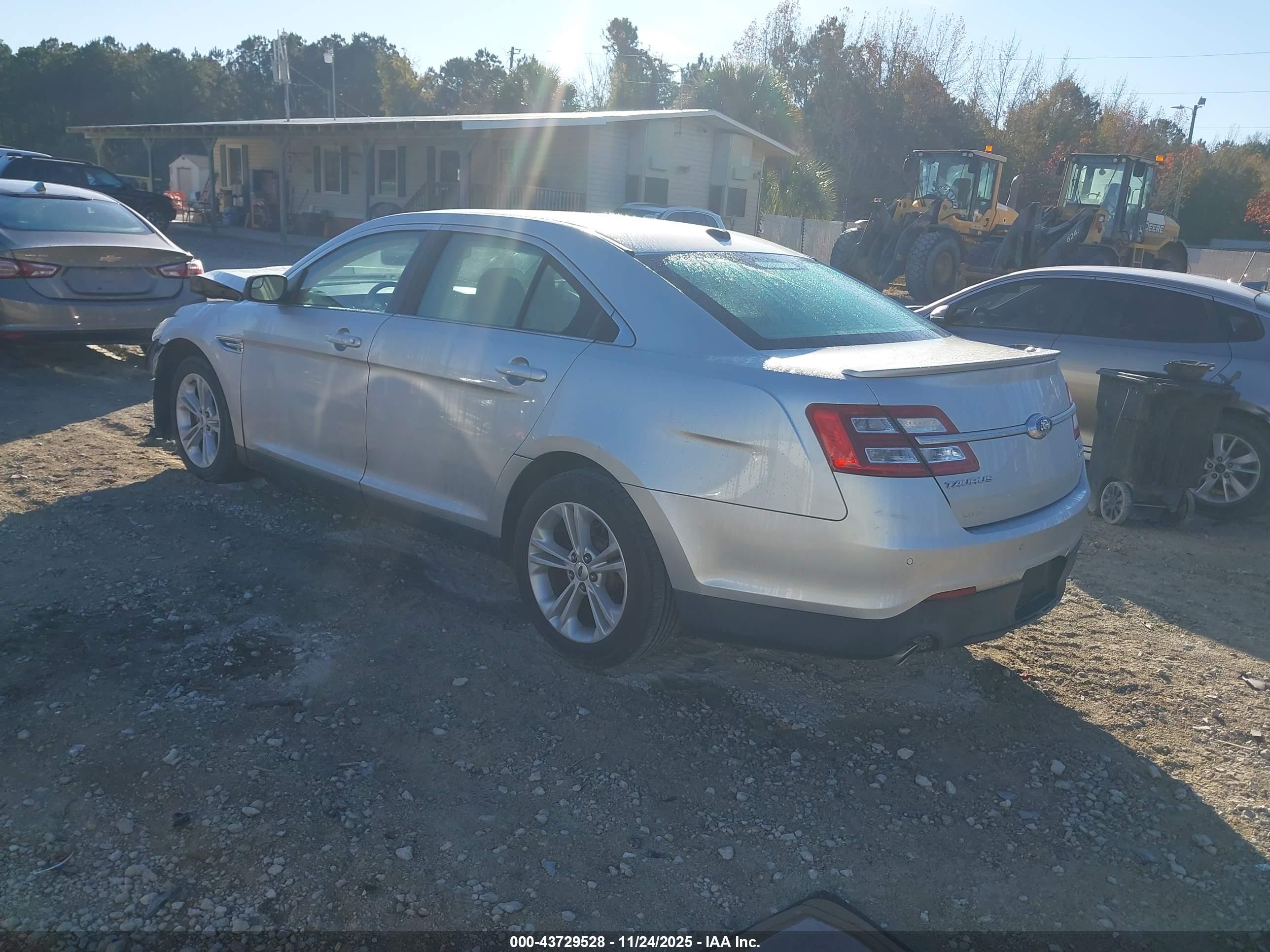 FORD TAURUS image 3