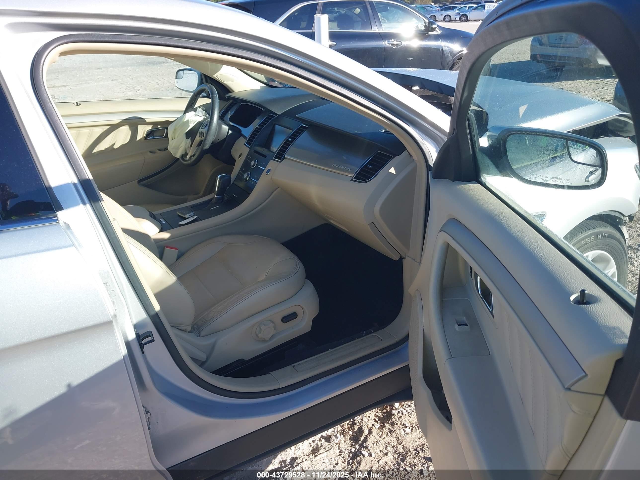 FORD TAURUS image 5