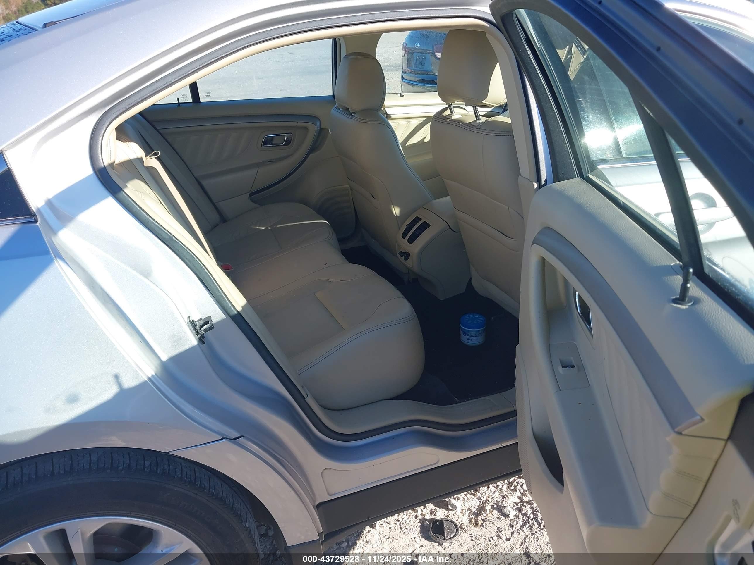 FORD TAURUS image 8