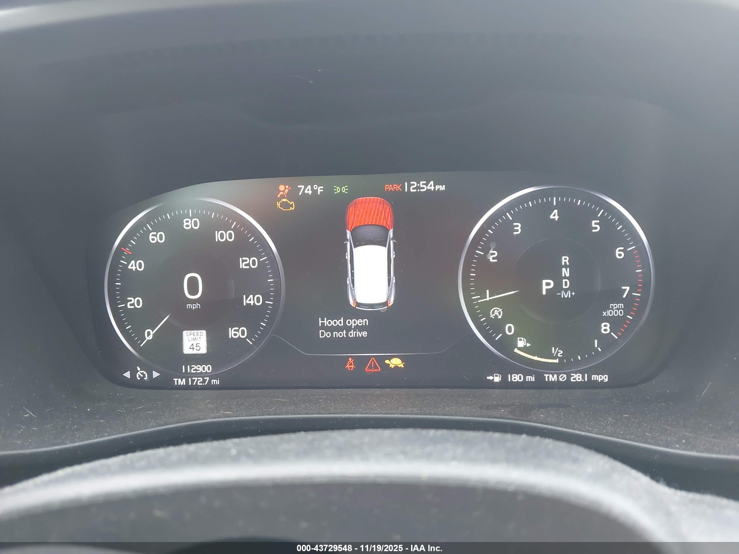 VOLVO XC40 image 7