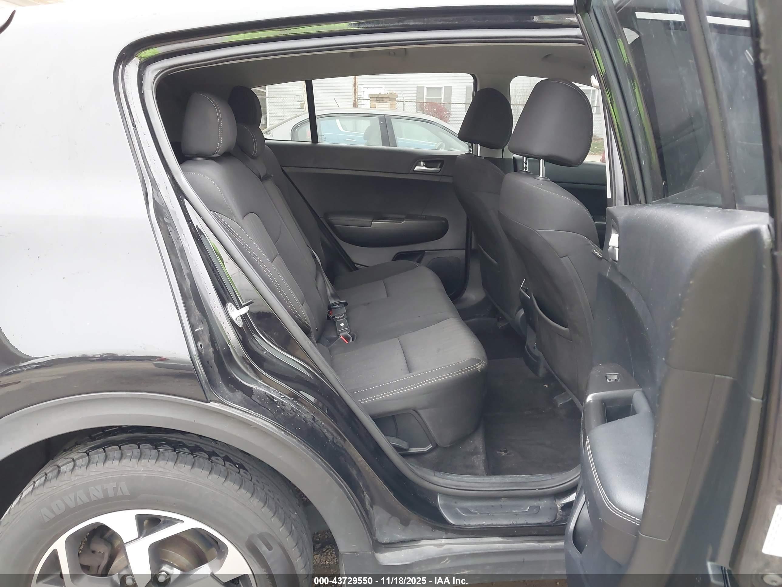 KIA SPORTAGE image 8