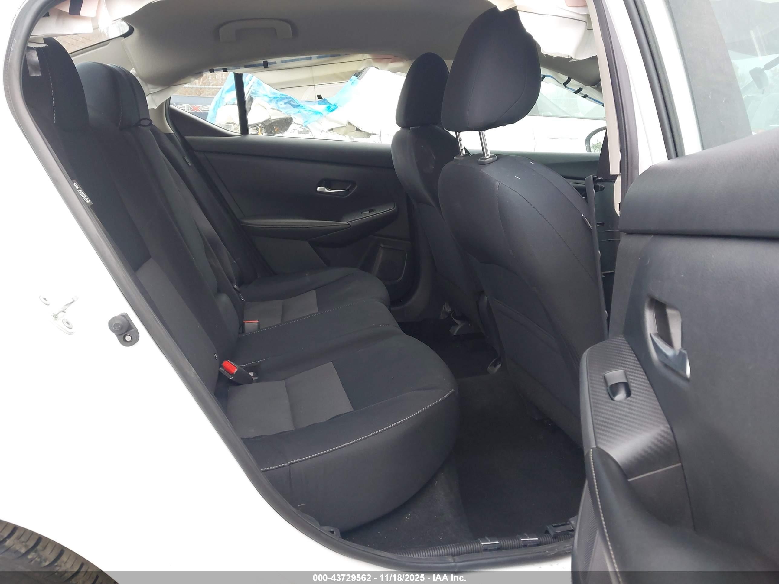 NISSAN SENTRA image 8