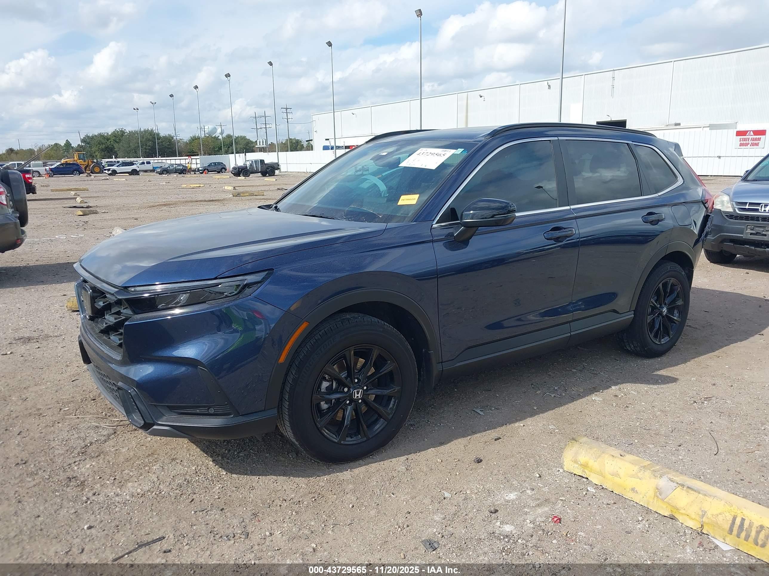 HONDA CR-V image 2