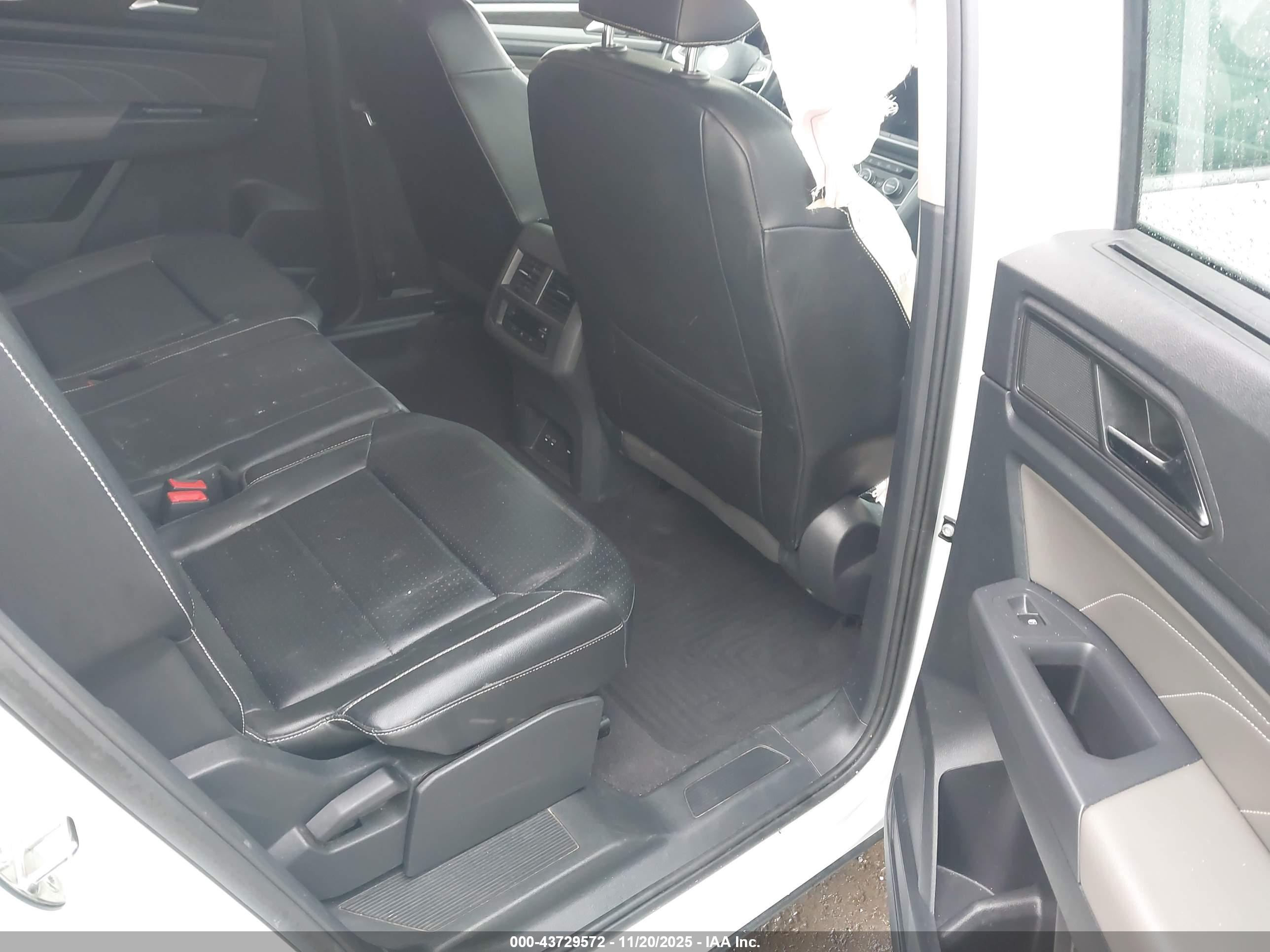 VOLKSWAGEN ATLAS image 8