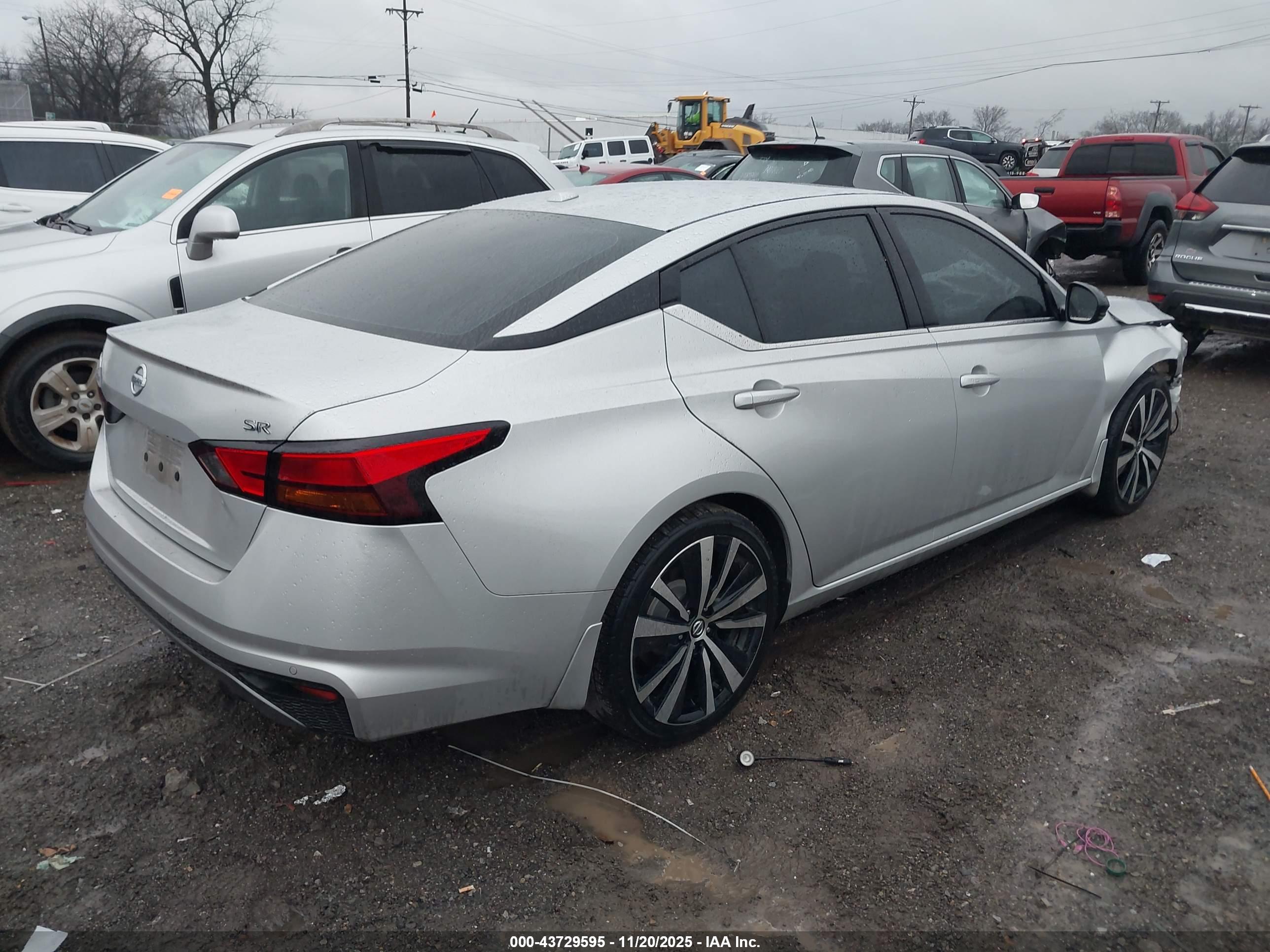 NISSAN ALTIMA image 4