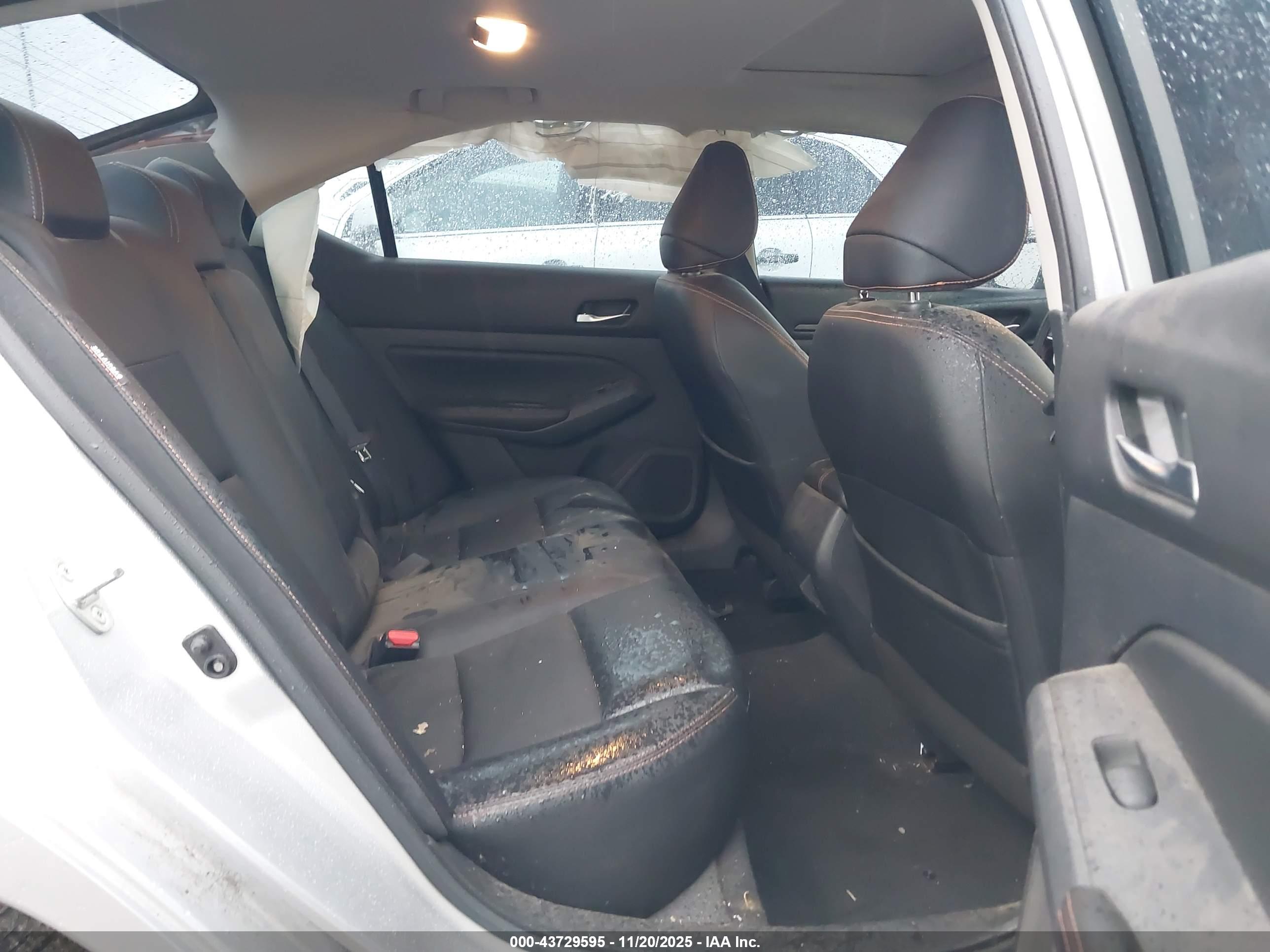 NISSAN ALTIMA image 8