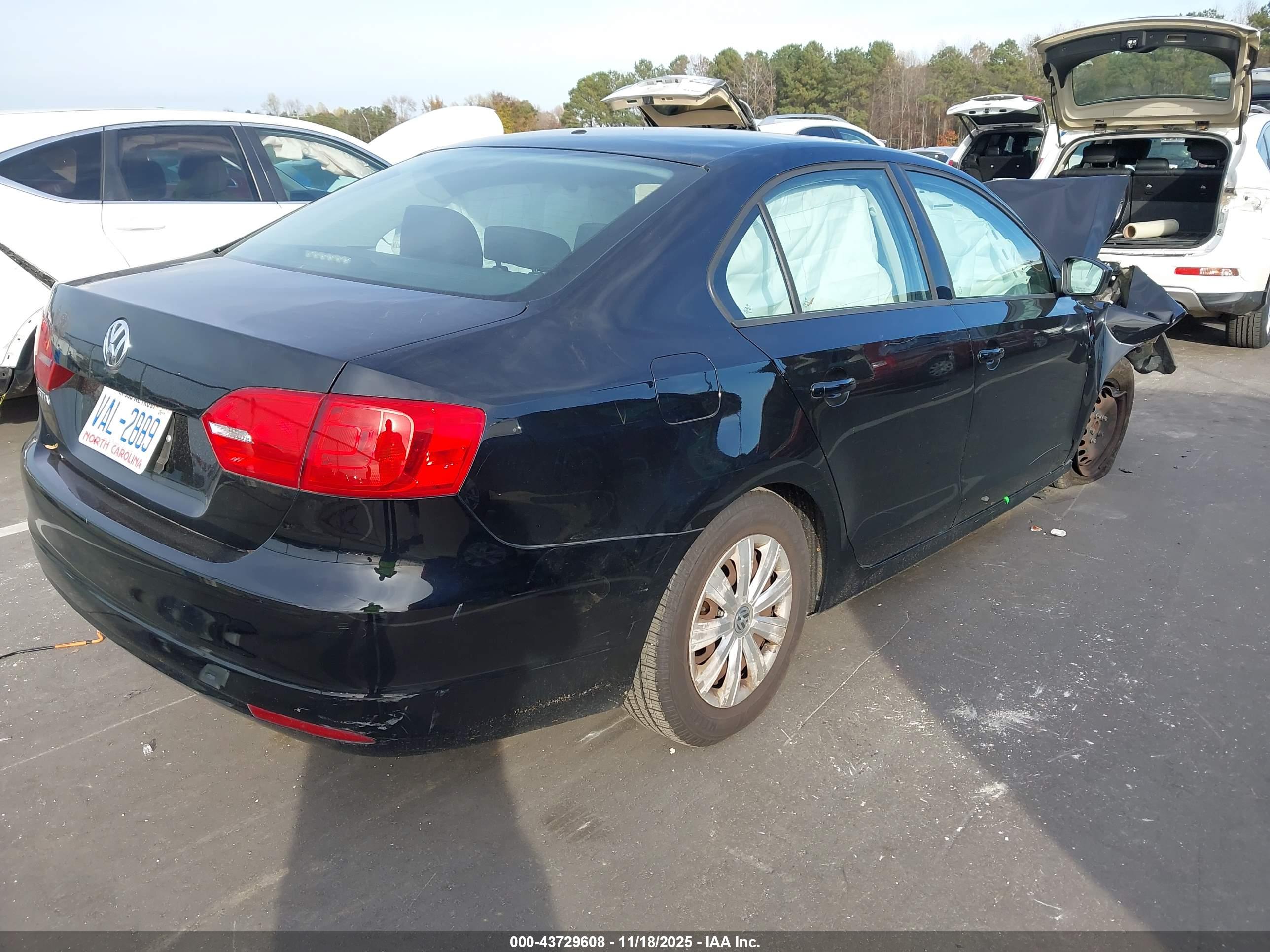 VOLKSWAGEN JETTA image 4