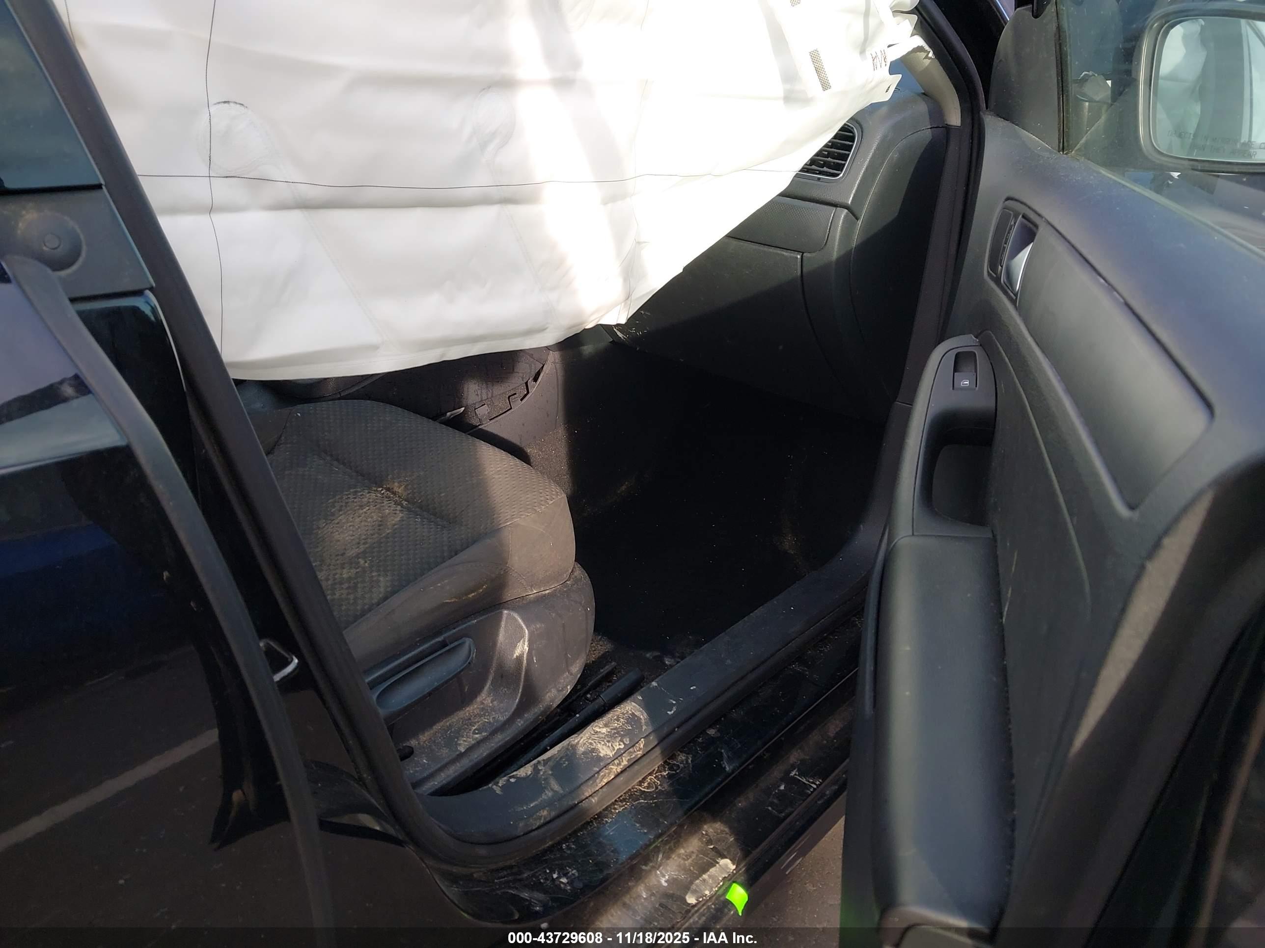VOLKSWAGEN JETTA image 5
