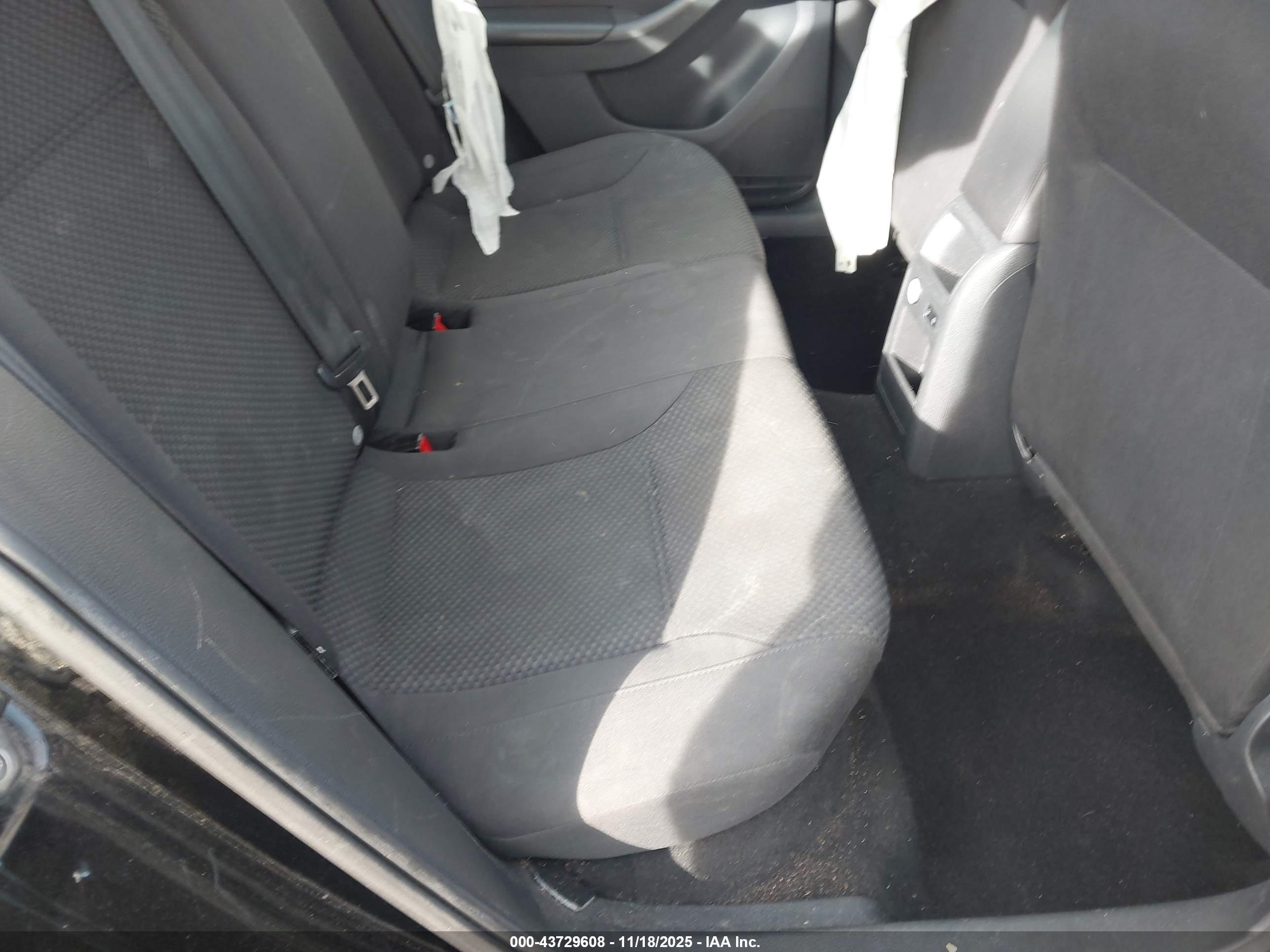 VOLKSWAGEN JETTA image 8