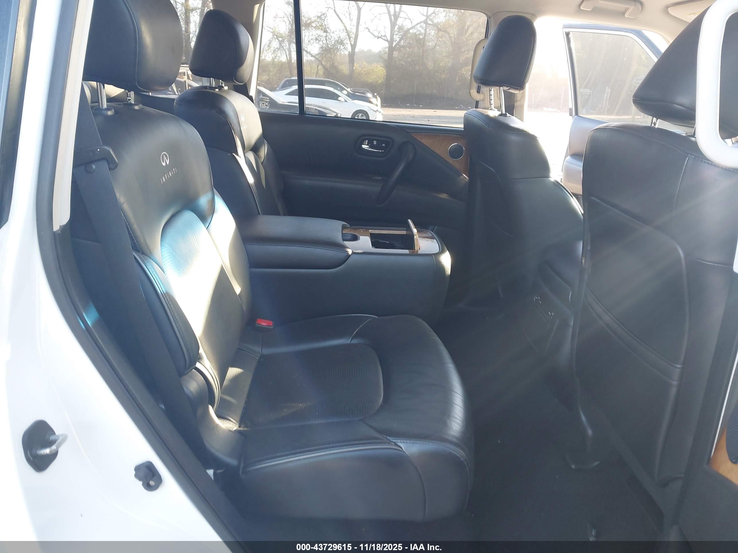 INFINITI QX80 image 8