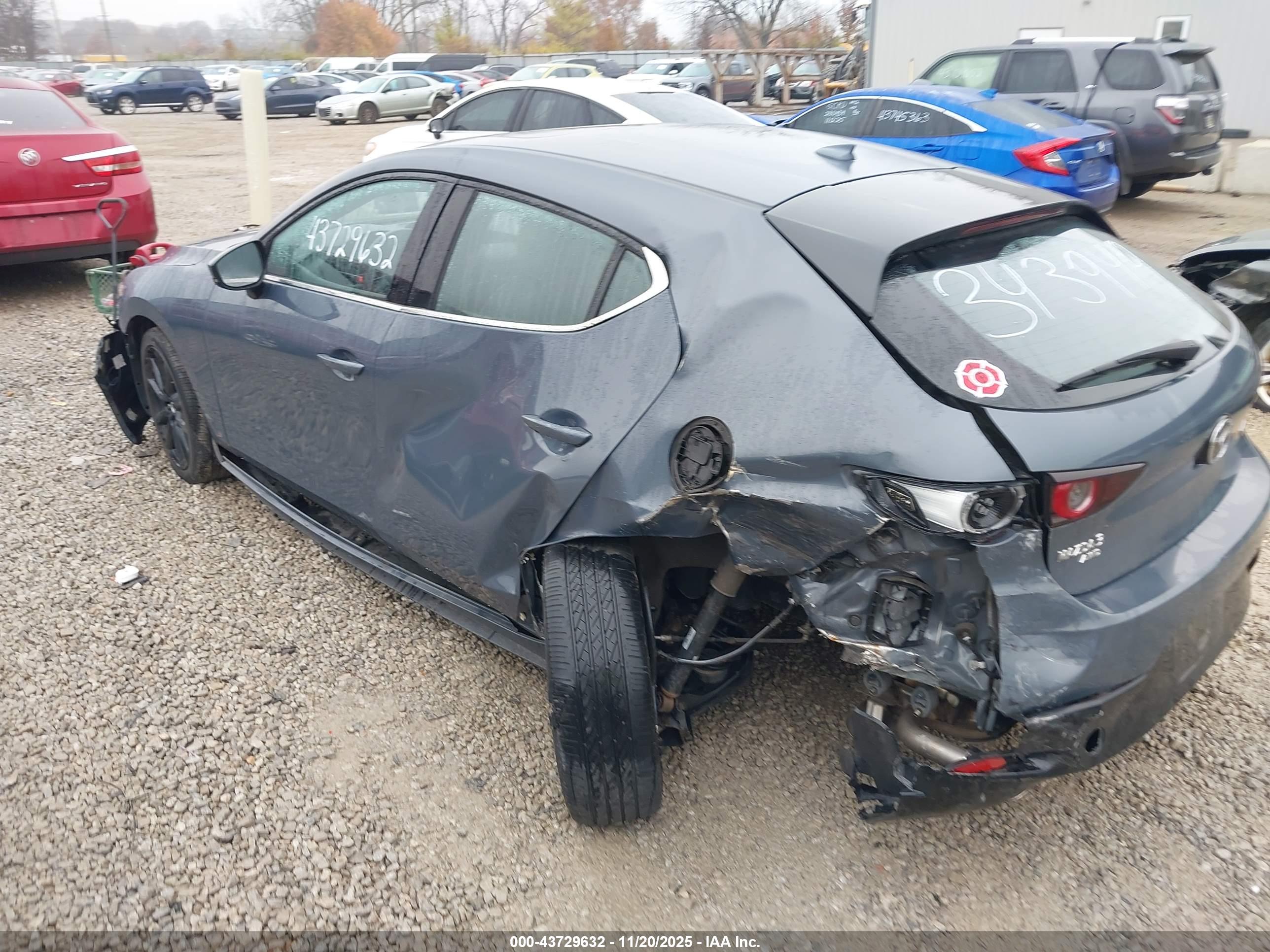 MAZDA MAZDA3 image 3