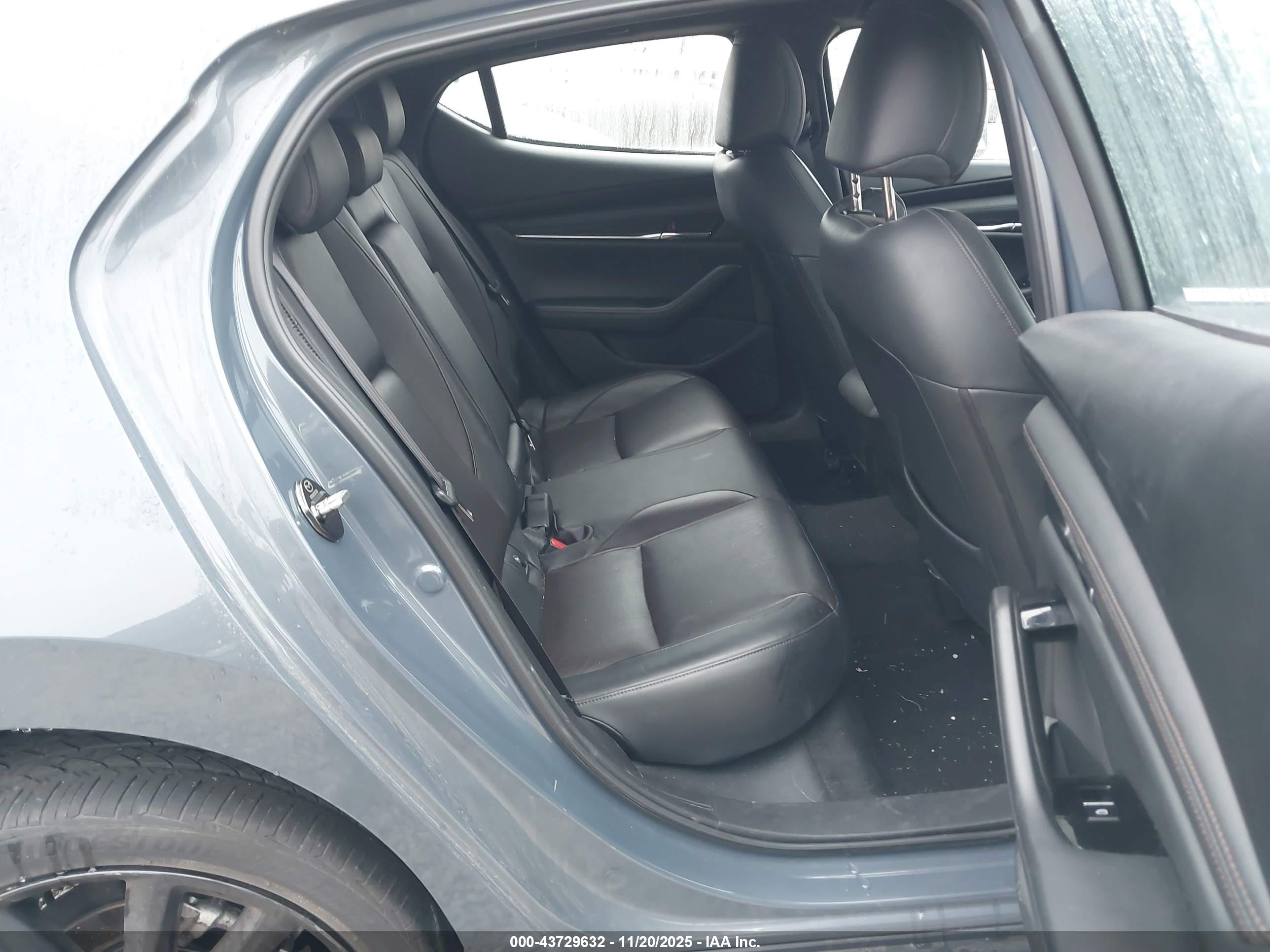 MAZDA MAZDA3 image 8