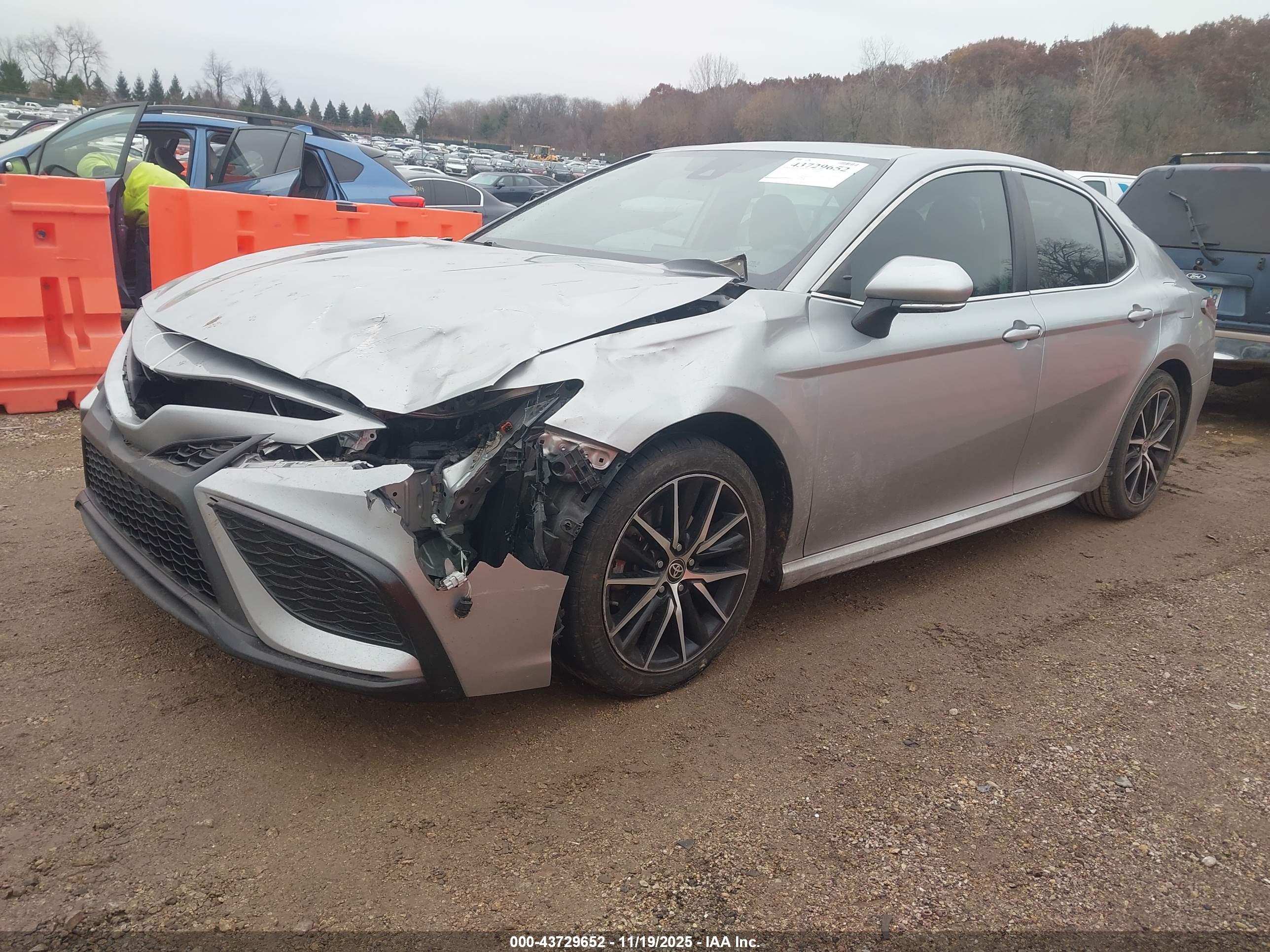 TOYOTA CAMRY image 2