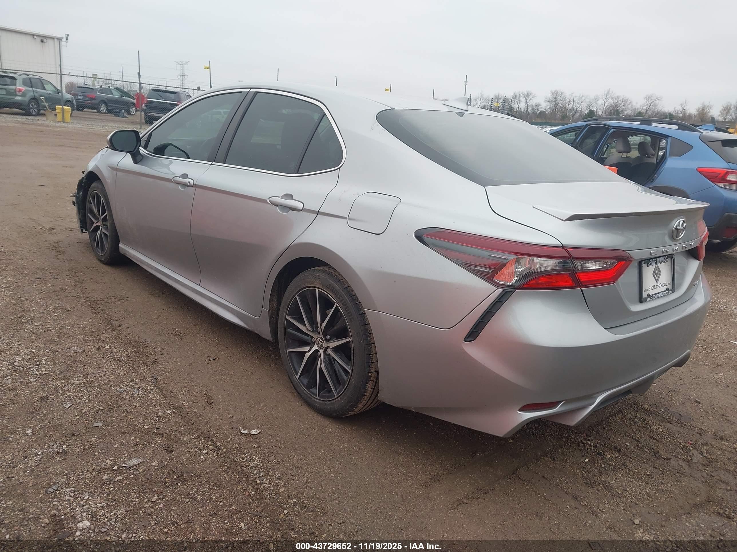 TOYOTA CAMRY image 3
