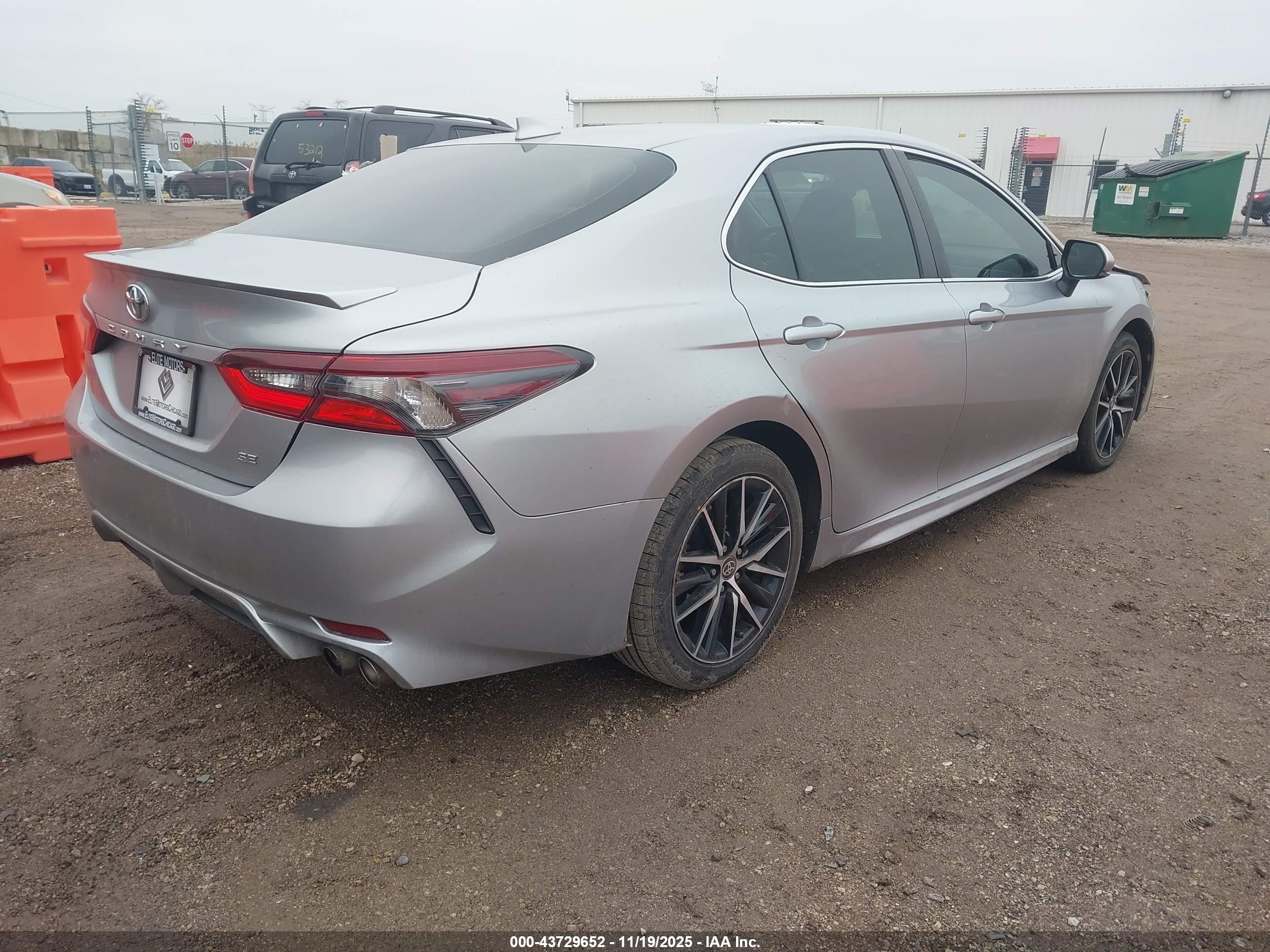 TOYOTA CAMRY image 4