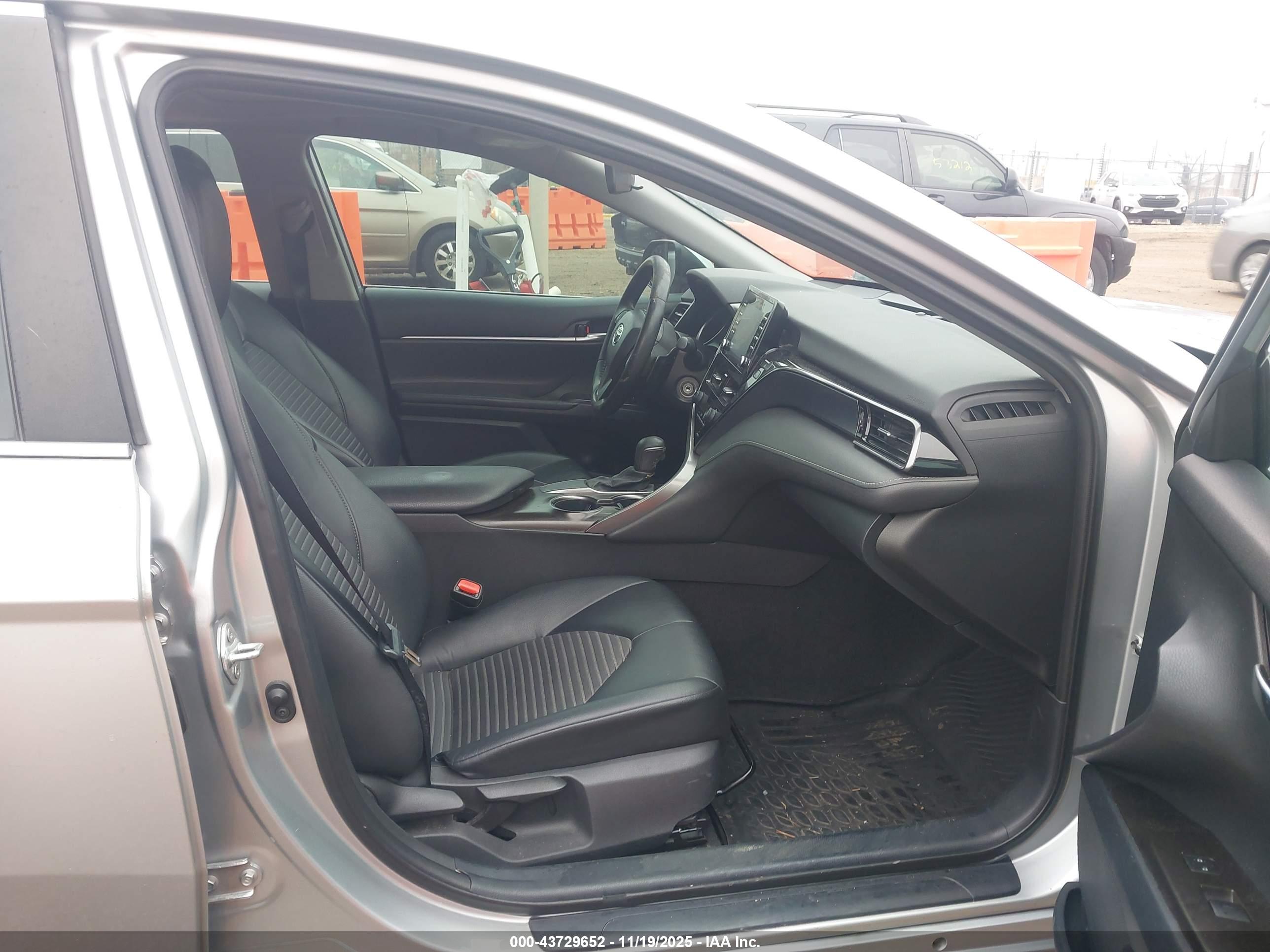 TOYOTA CAMRY image 5