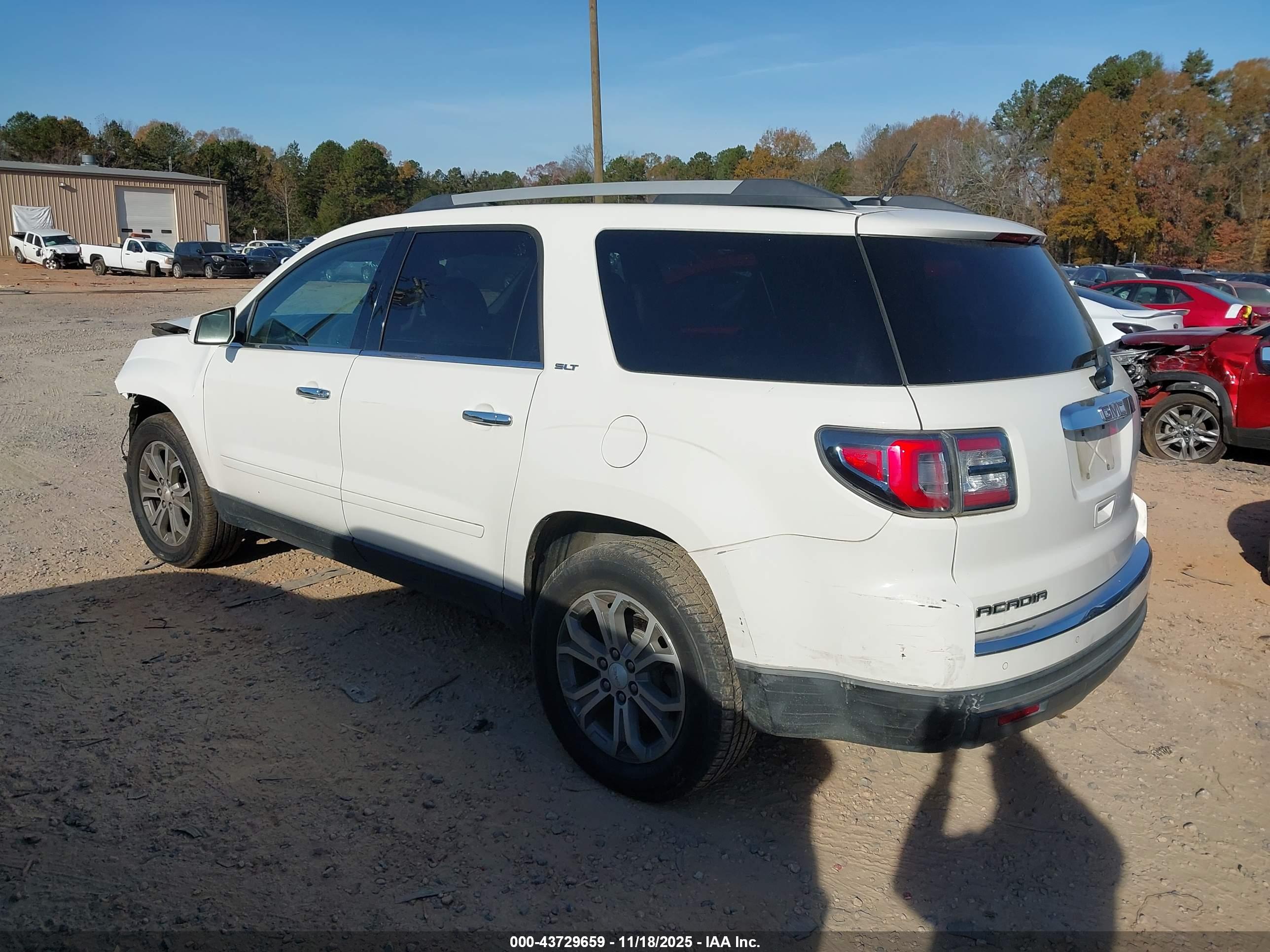 GMC ACADIA image 3