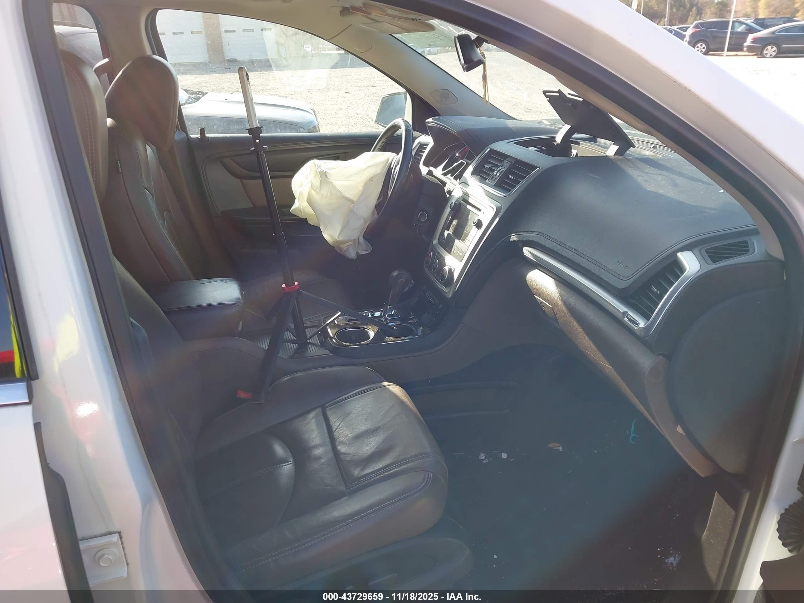 GMC ACADIA image 5