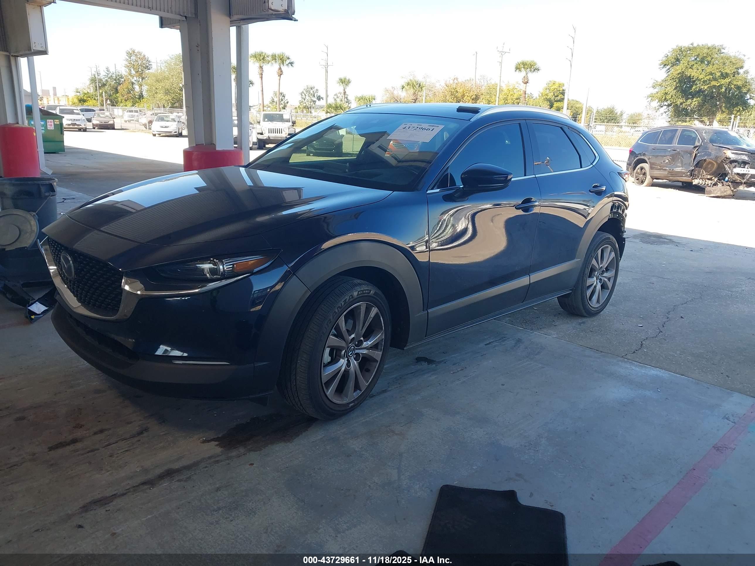 MAZDA CX-30 image 2