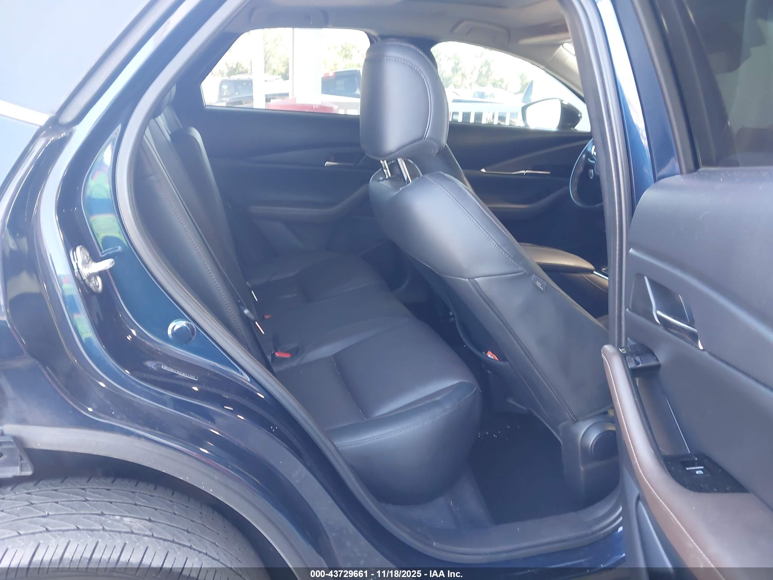 MAZDA CX-30 image 8