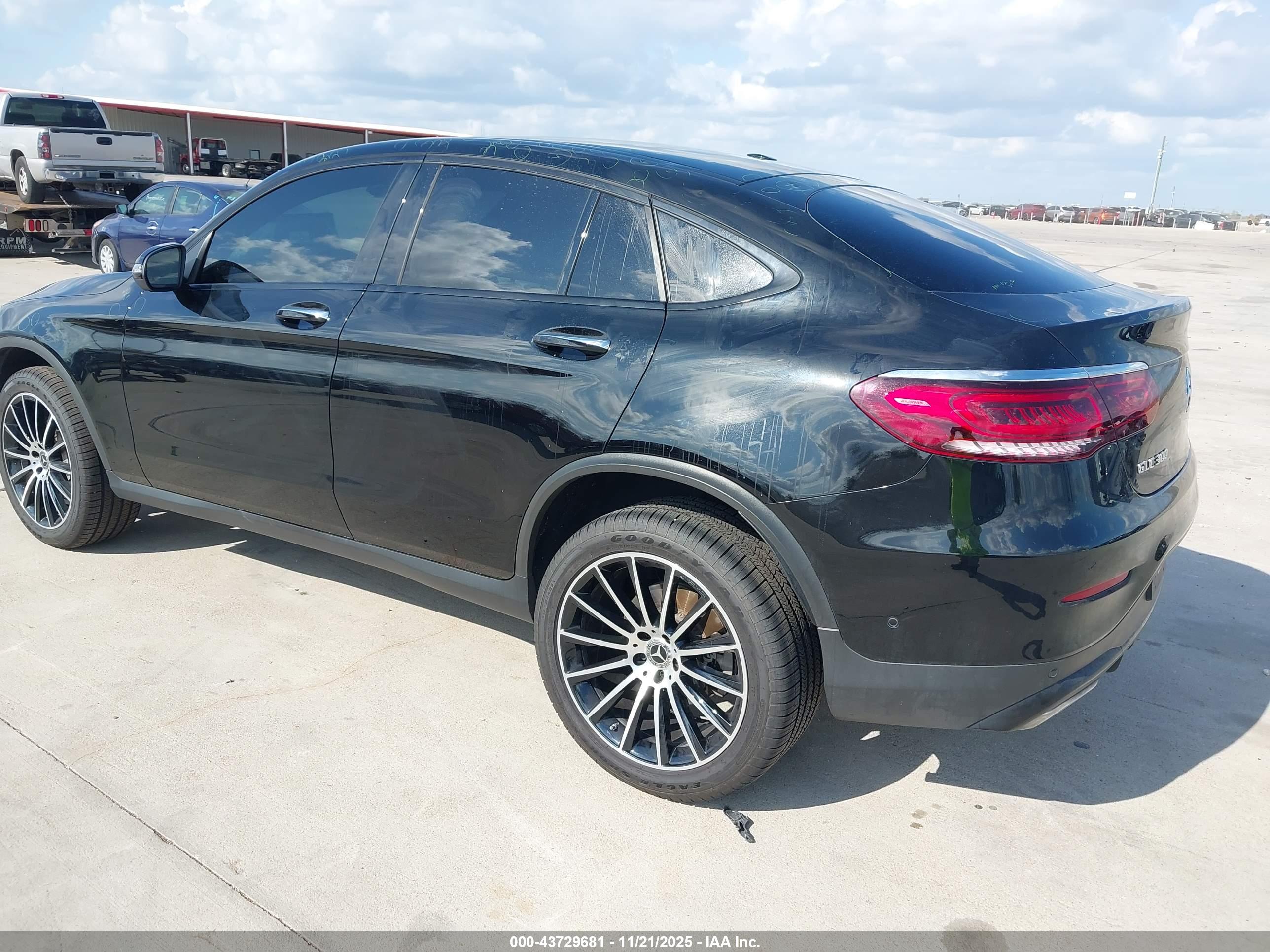 MERCEDES-BENZ GLC image 3