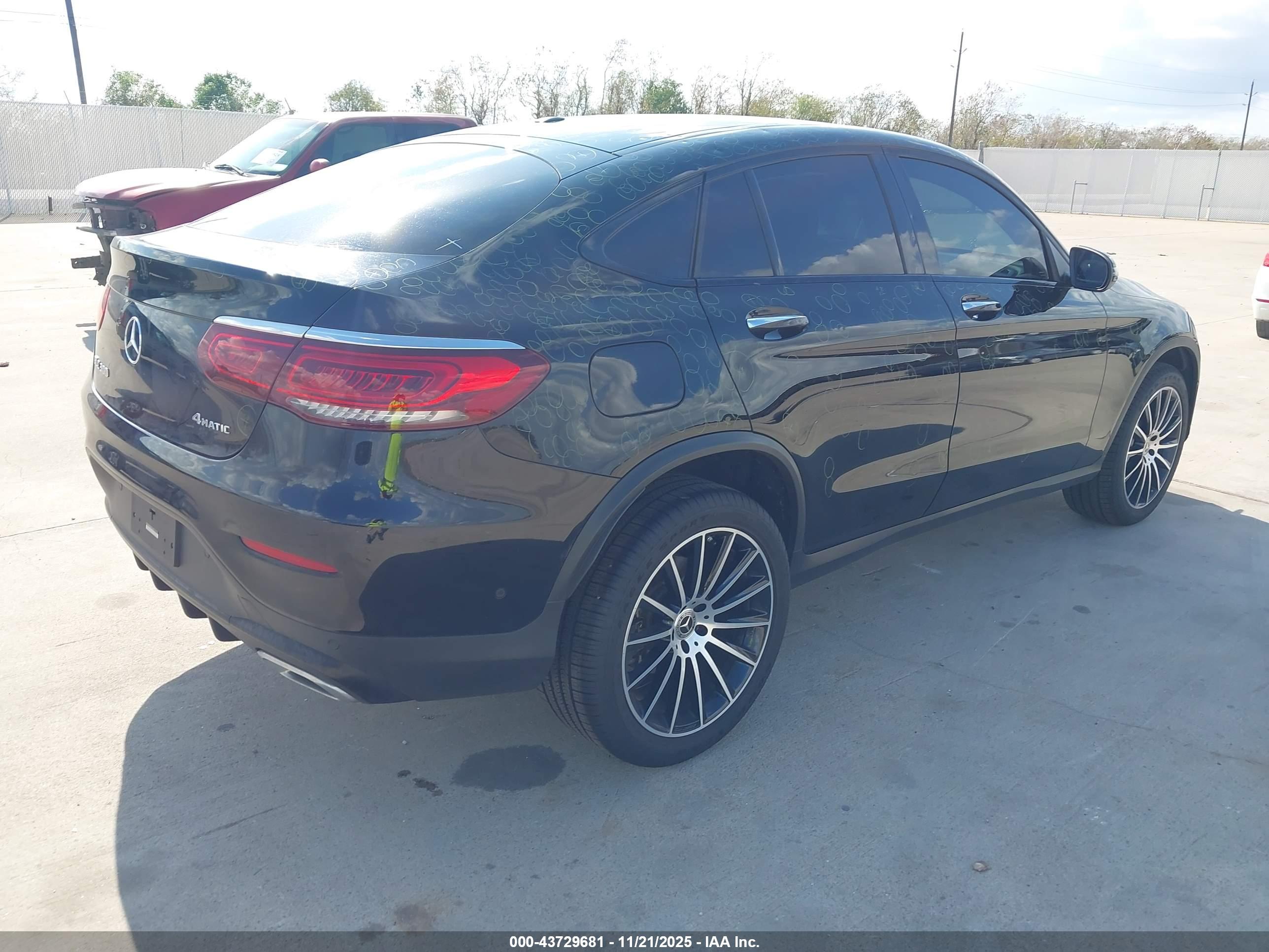 MERCEDES-BENZ GLC image 4
