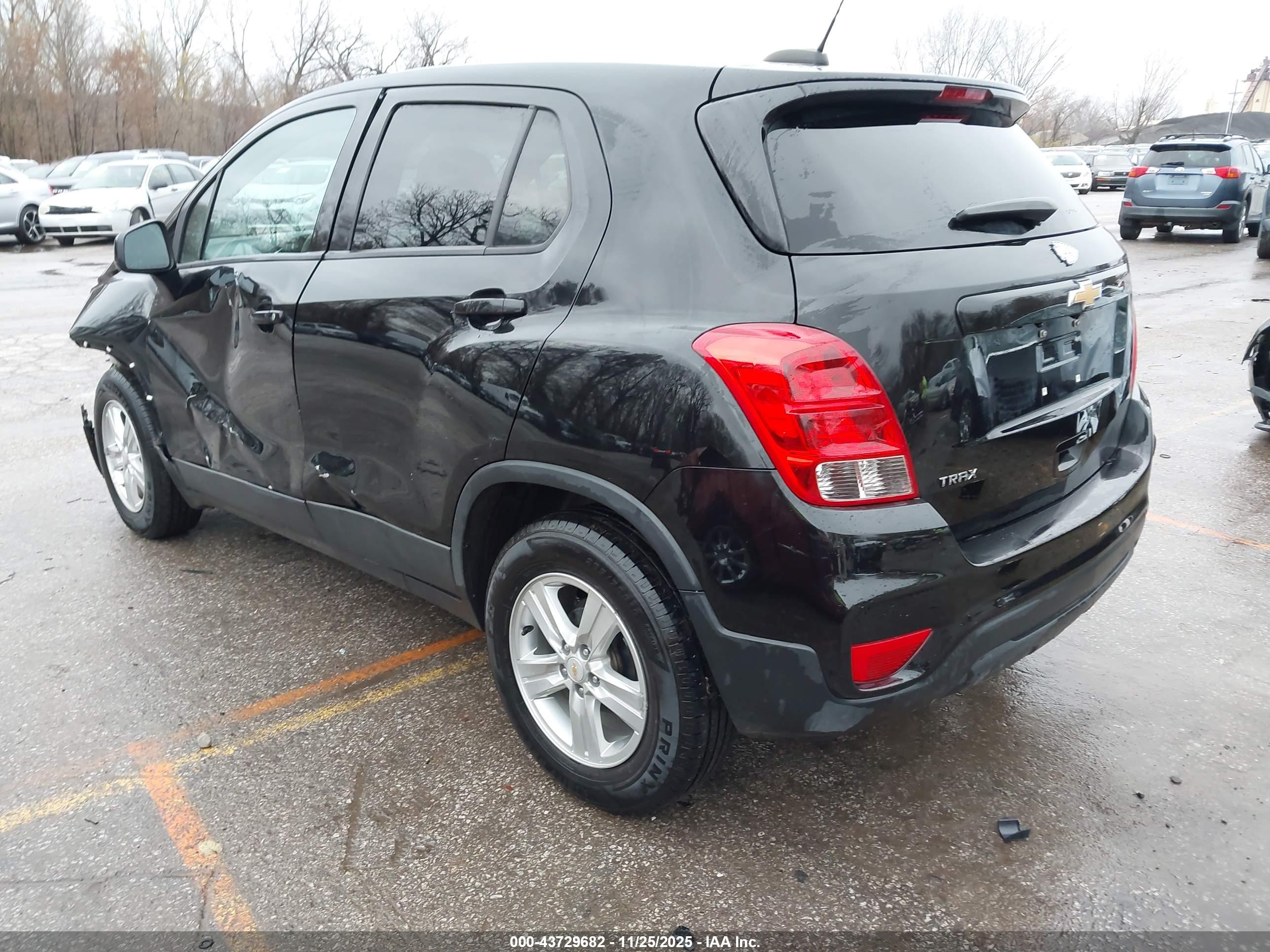 CHEVROLET TRAX image 3